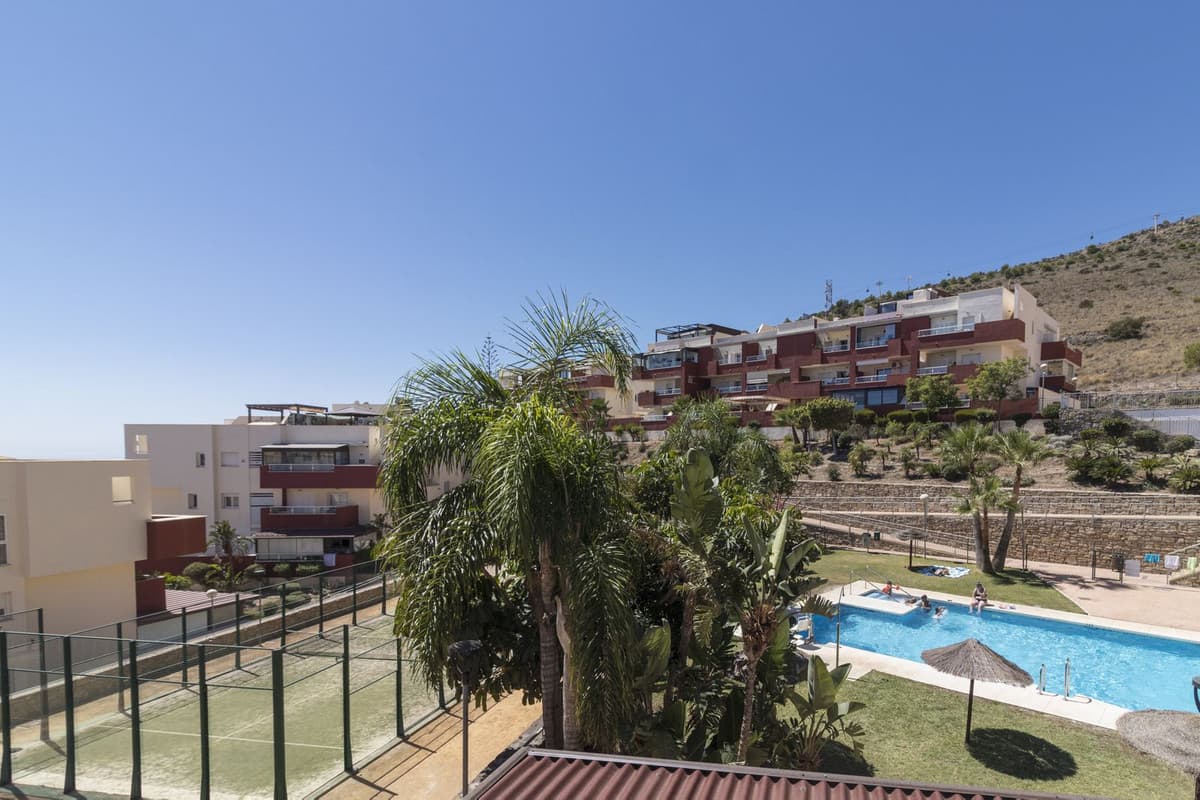 Beautiful 80-square-meter apartment for sale in a quiet gated community in Santangelo Norte