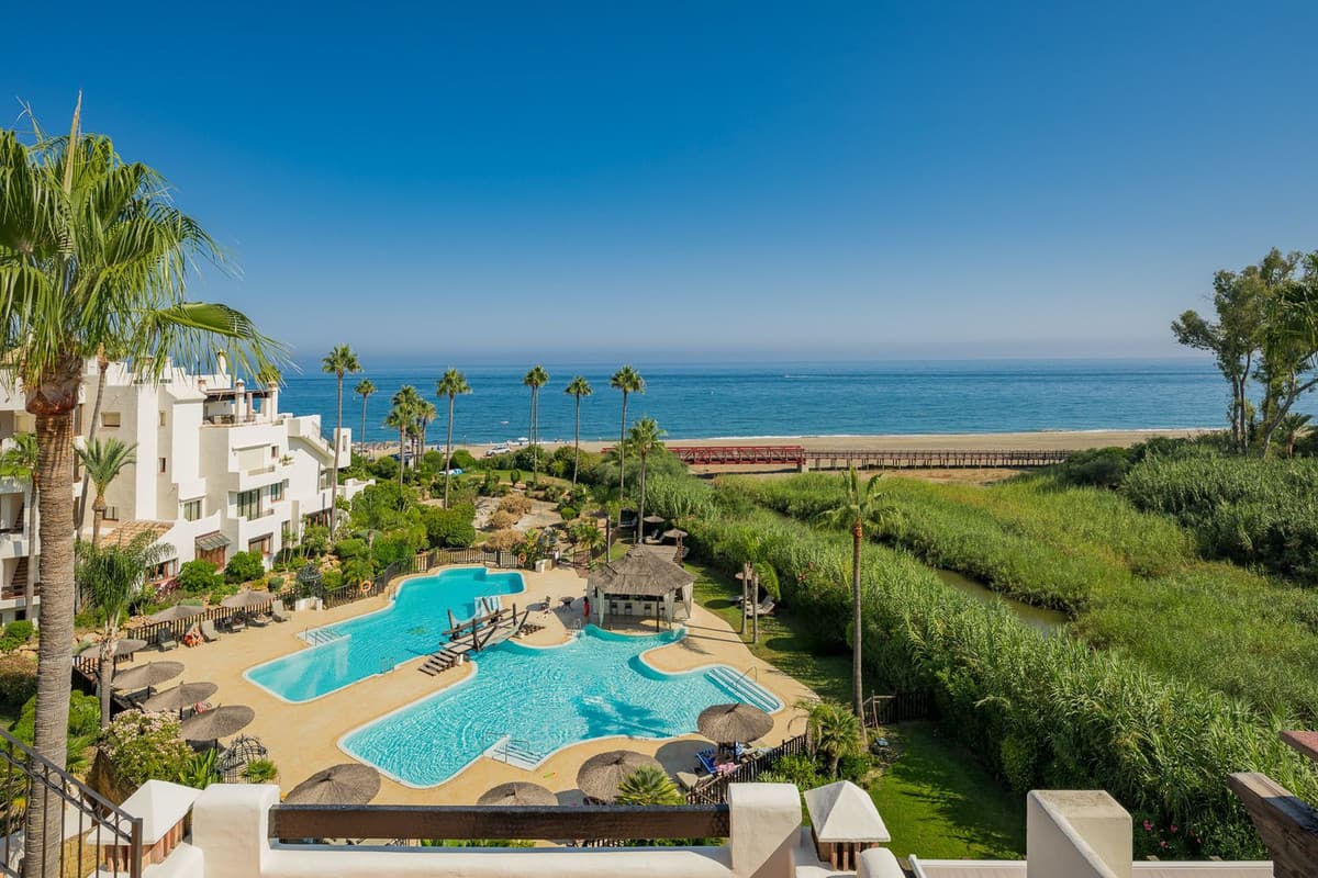 Bahía del Velerín is a luxurious community between Marbella and Estepona