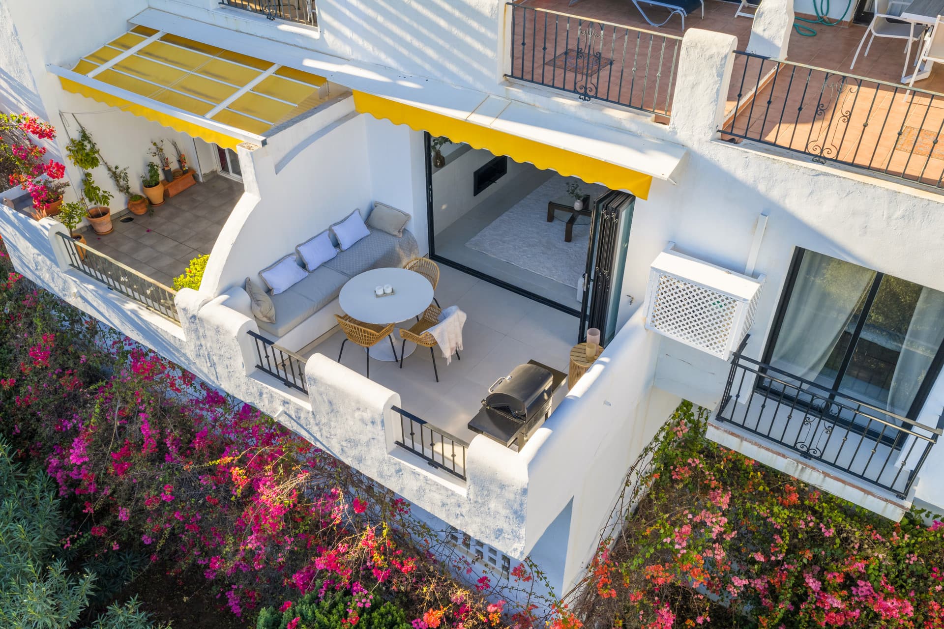 Discover this beautifully renovated 3-bedroom, 2-bathroom home in the exclusive gated community of Los Almendros, La Qui