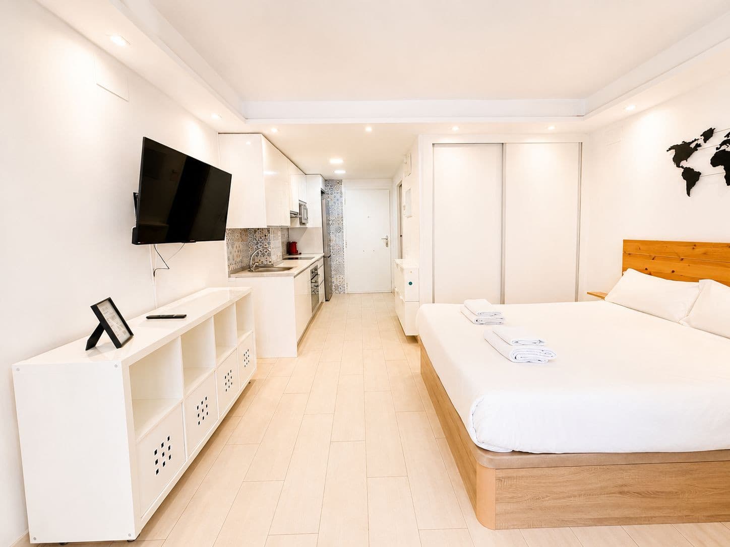 Benalmádena – Arroyo de la Miel | Renovated studio with tourist license and partial sea views For sale, a cozy, complete