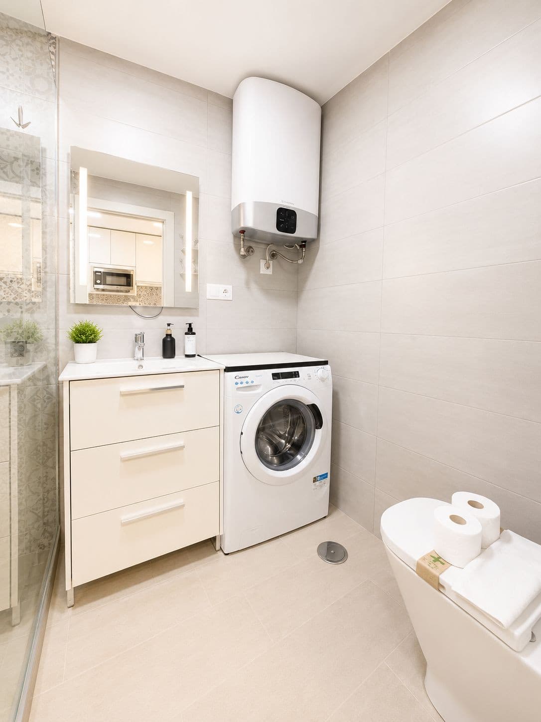 Benalmádena – Arroyo de la Miel | Renovated studio with tourist license and partial sea views For sale, a cozy, complete