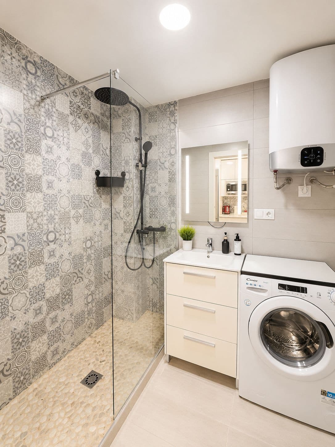 Benalmádena – Arroyo de la Miel | Renovated studio with tourist license and partial sea views For sale, a cozy, complete