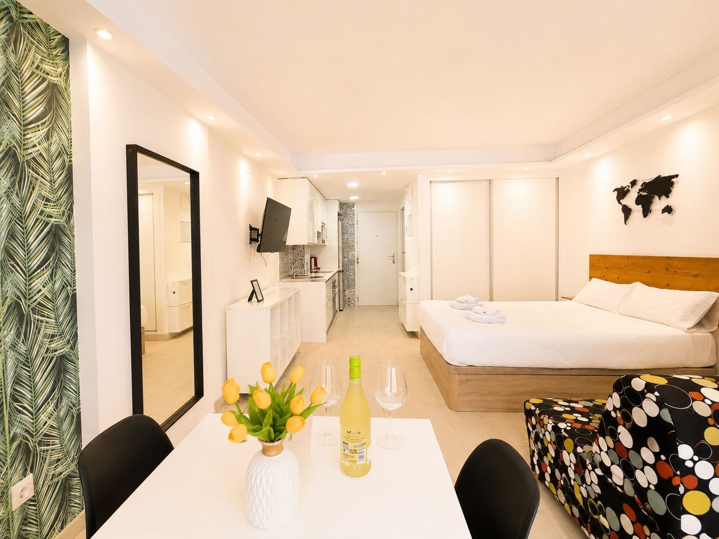 Benalmádena – Arroyo de la Miel | Renovated studio with tourist license and partial sea views For sale, a cozy, complete
