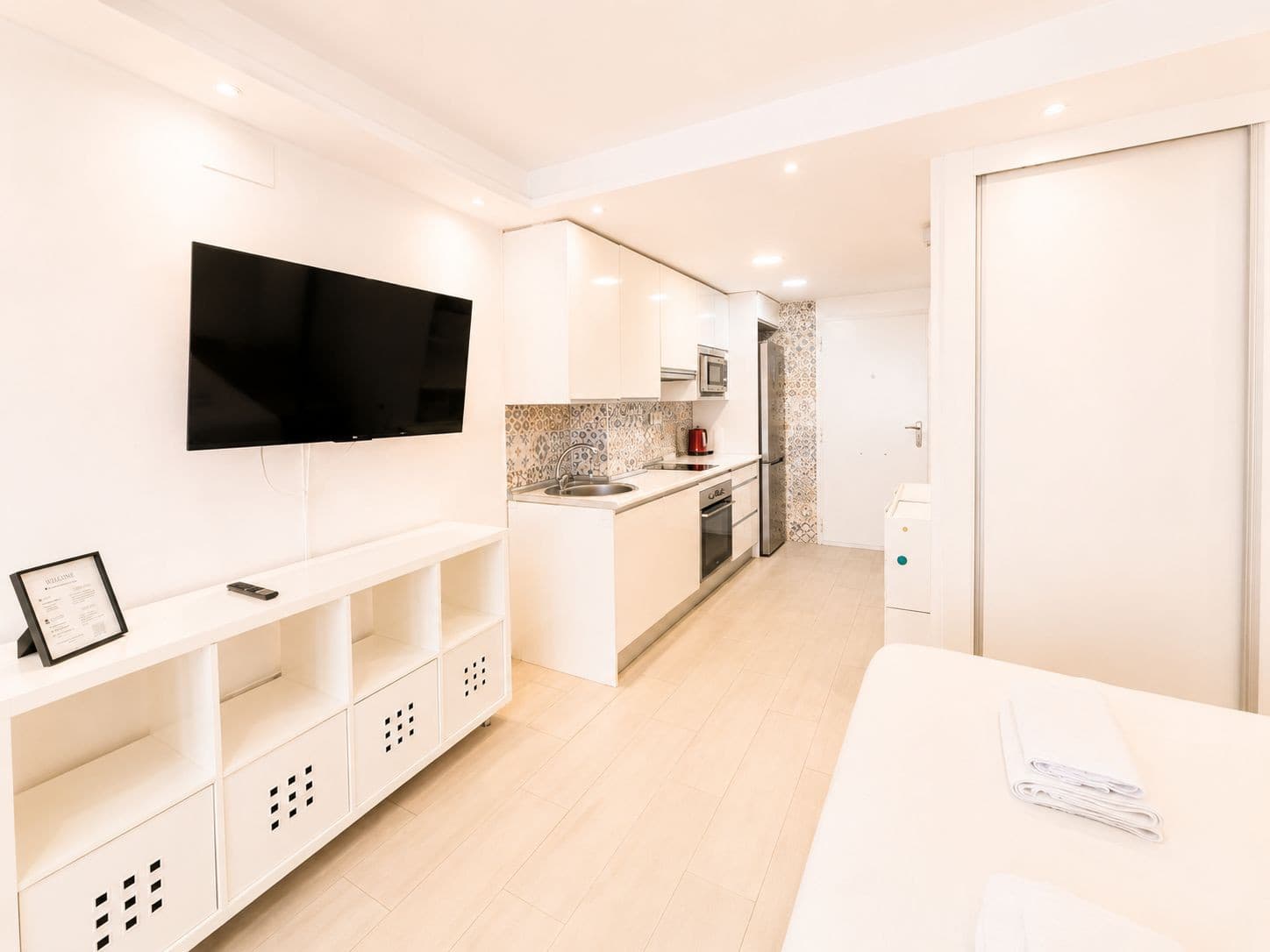 Benalmádena – Arroyo de la Miel | Renovated studio with tourist license and partial sea views For sale, a cozy, complete