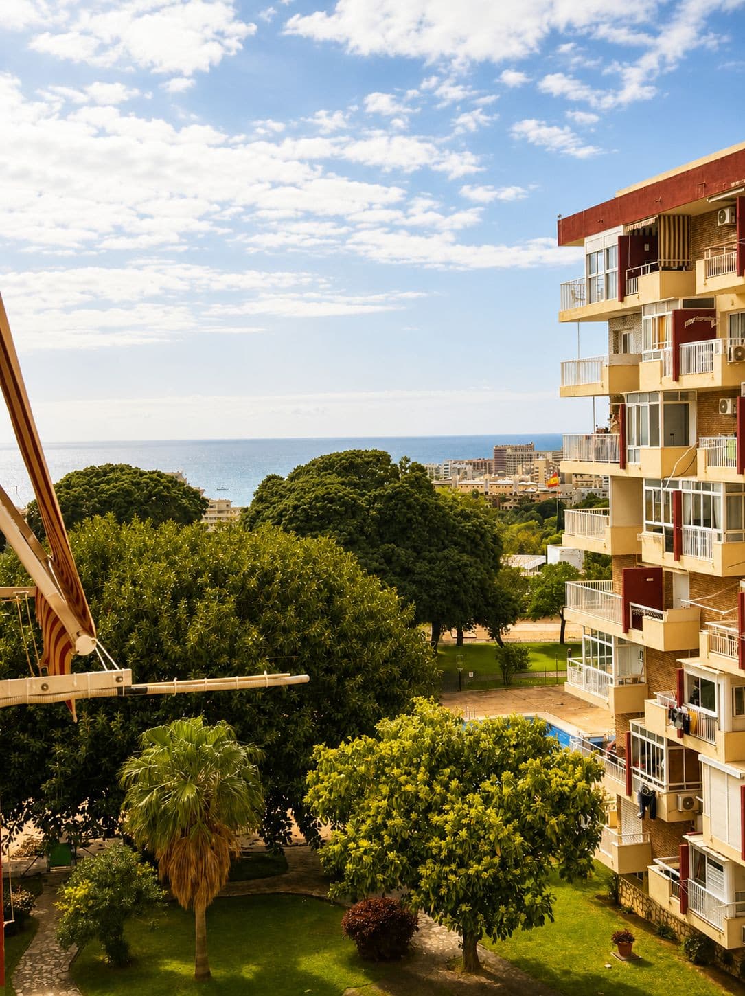 Benalmádena – Arroyo de la Miel | Renovated studio with tourist license and partial sea views For sale, a cozy, complete