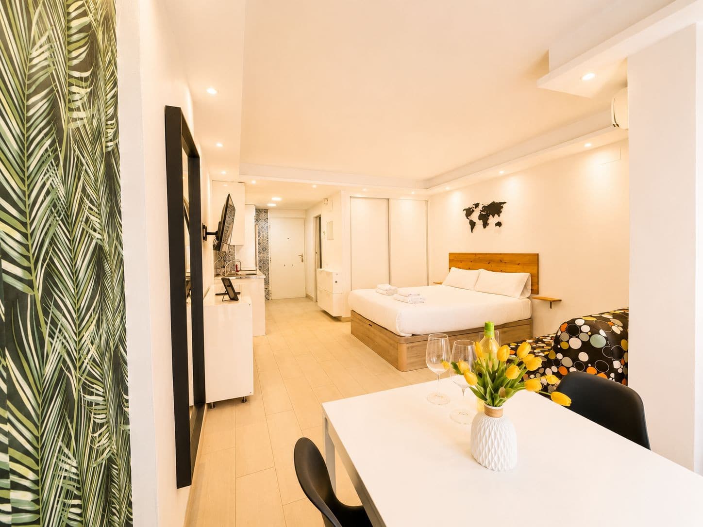 Benalmádena – Arroyo de la Miel | Renovated studio with tourist license and partial sea views For sale, a cozy, complete