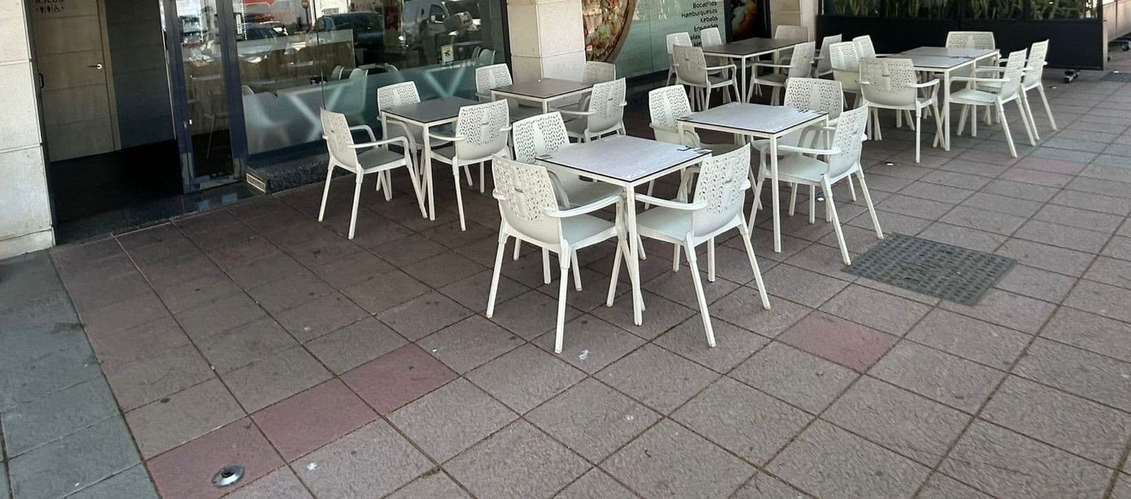 Sandwich shop and pizzeria for leasehold transfer in Avenida Andalucía s/n Downtown, Estepona View map €120,000 Rent €2,
