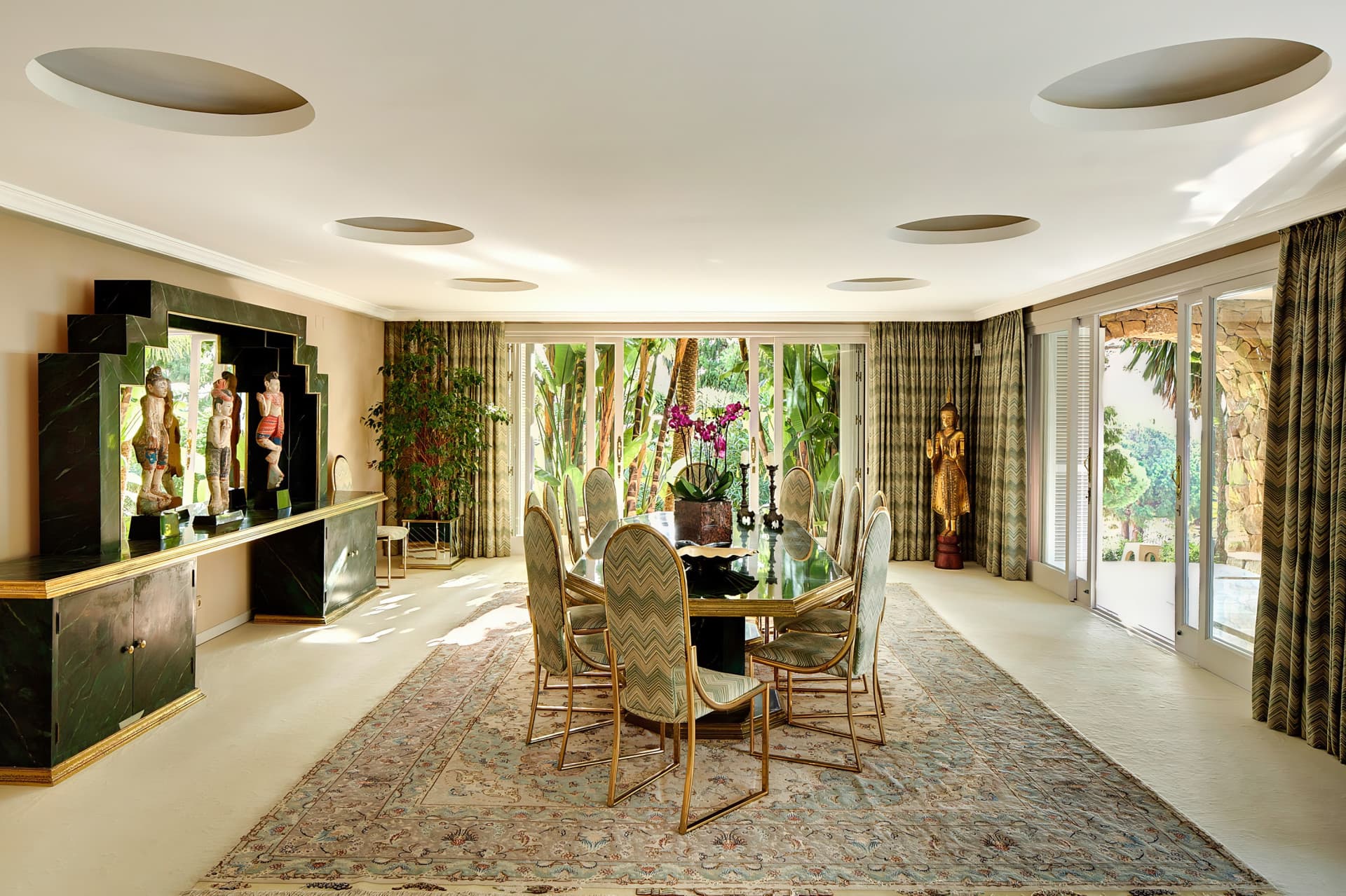 A Masterpiece of Elegance and Serenity Discover timeless elegance in this exceptional villa located in Río Real, one of