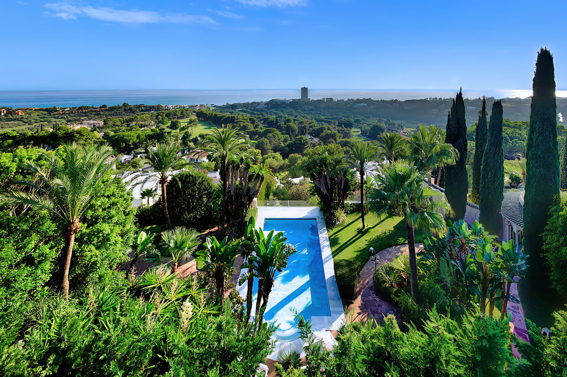 A Masterpiece of Elegance and Serenity Discover timeless elegance in this exceptional villa located in Río Real, one of
