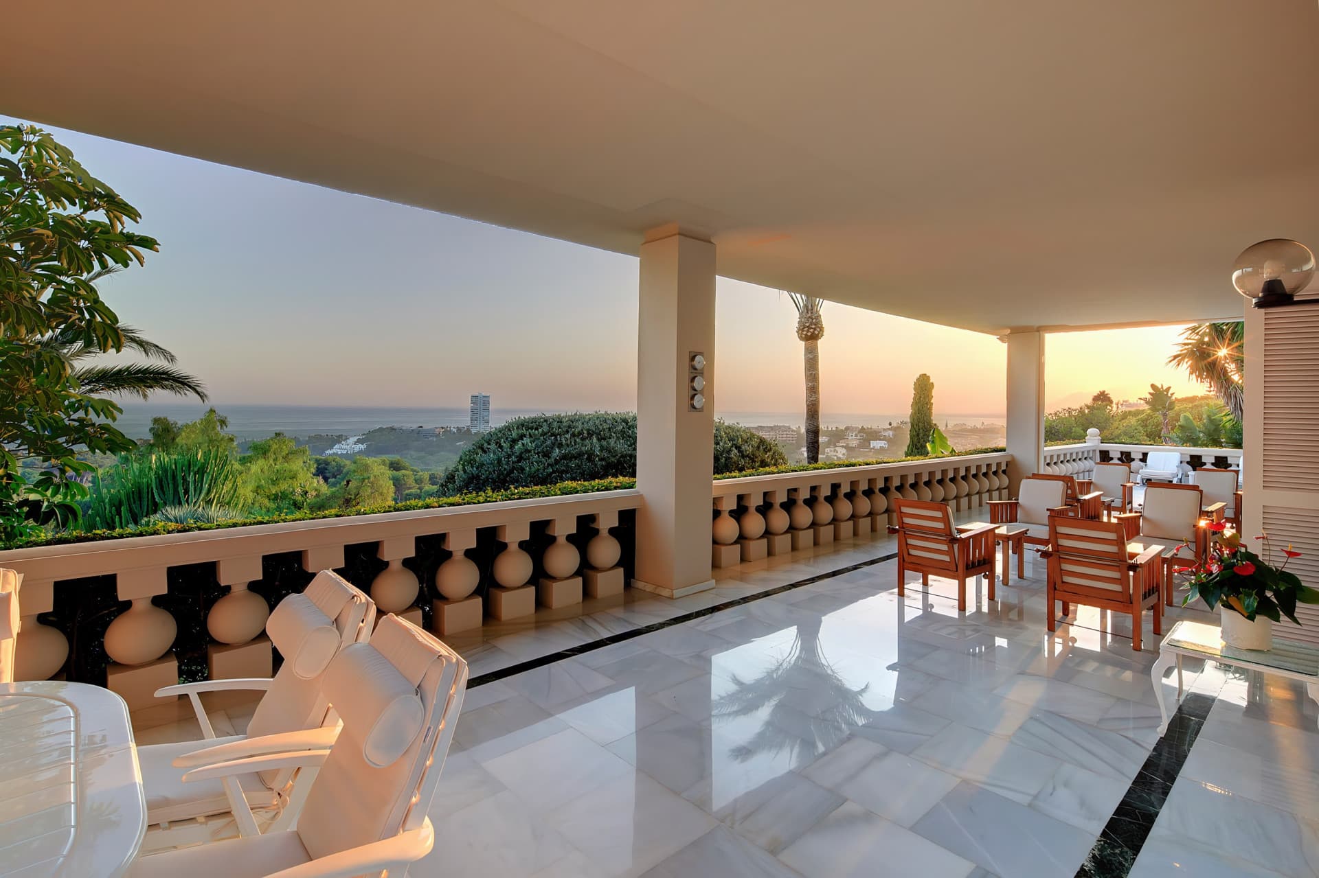 A Masterpiece of Elegance and Serenity Discover timeless elegance in this exceptional villa located in Río Real, one of