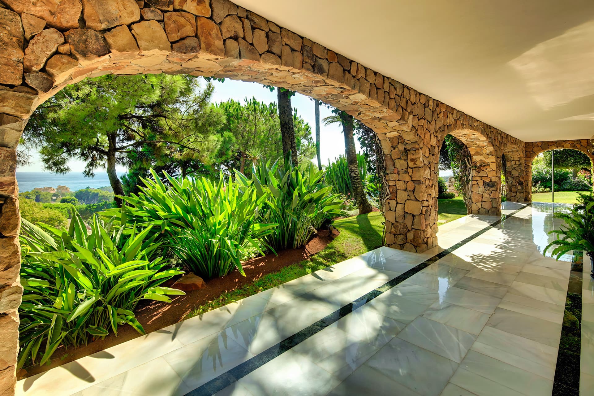 A Masterpiece of Elegance and Serenity Discover timeless elegance in this exceptional villa located in Río Real, one of