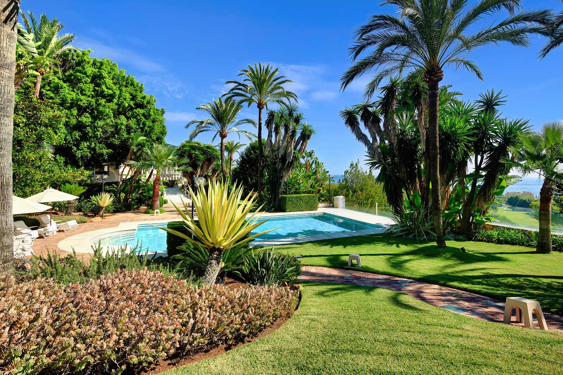A Masterpiece of Elegance and Serenity Discover timeless elegance in this exceptional villa located in Río Real, one of