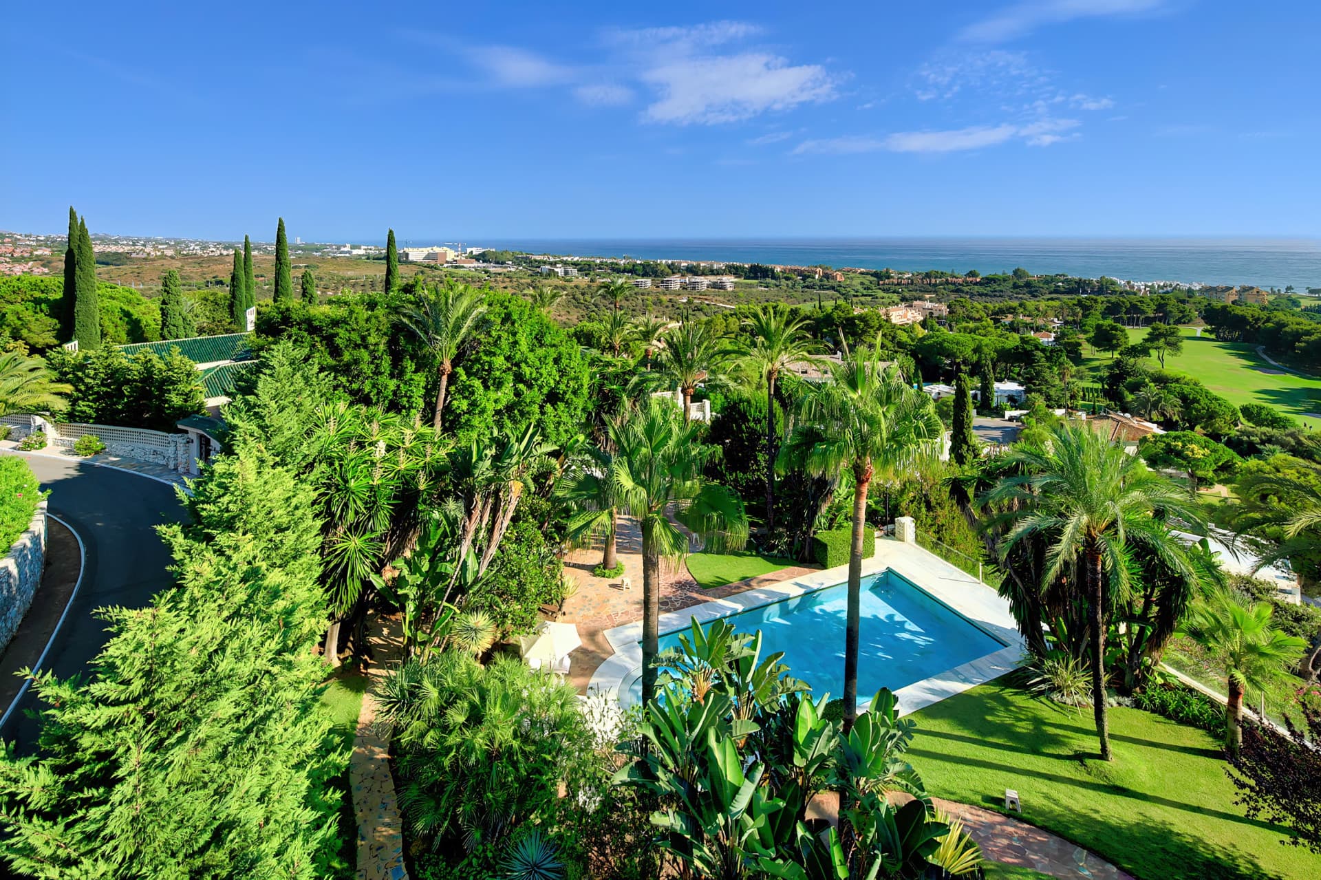 A Masterpiece of Elegance and Serenity Discover timeless elegance in this exceptional villa located in Río Real, one of