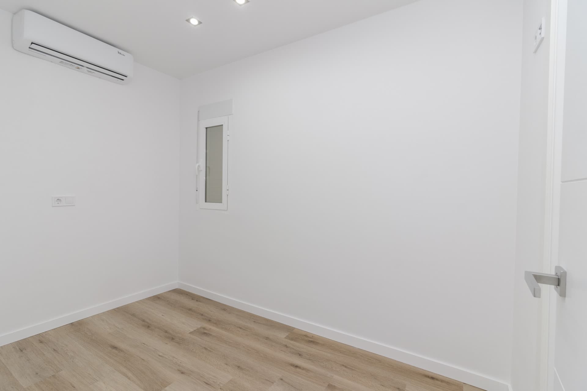 Excellent apartment för sale in the heart of Fuengirola, just 100 meters from the sea, close to all amenities and transp
