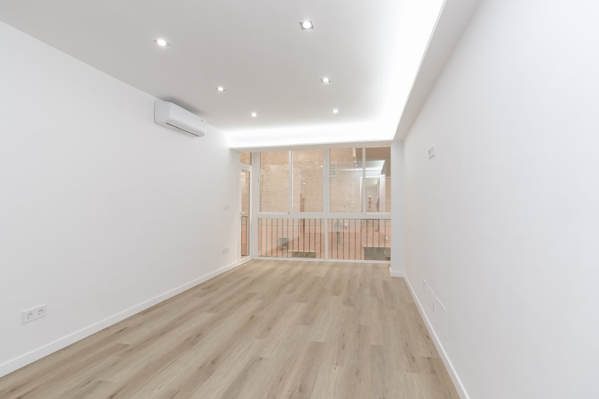 Excellent apartment for sale in the heart of Fuengirola, just 100 meters from the sea, close to all amenities and transp