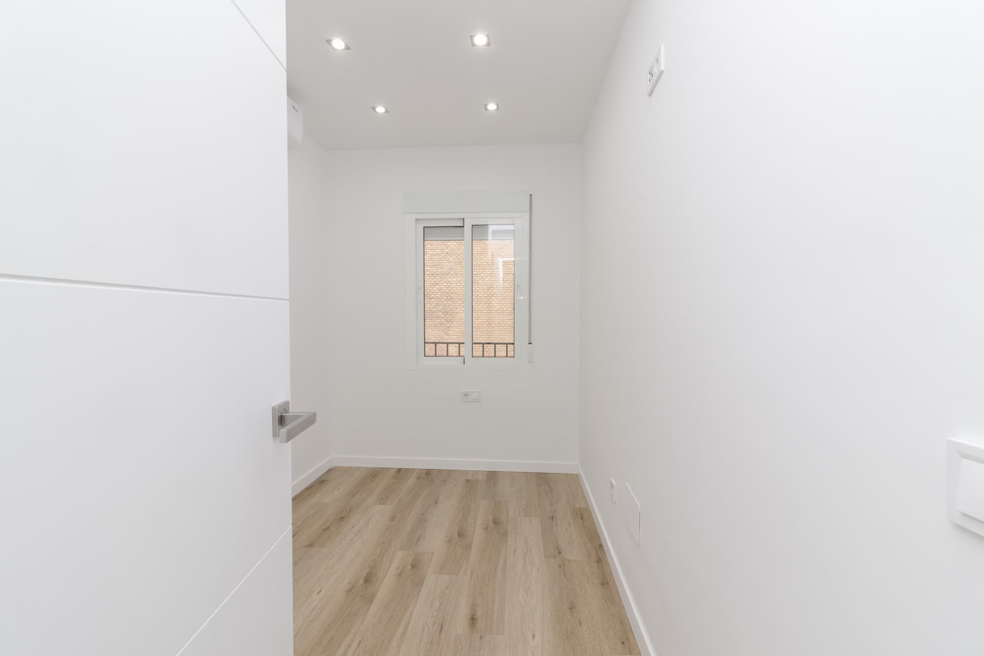 Excellent apartment för sale in the heart of Fuengirola, just 100 meters from the sea, close to all amenities and transp