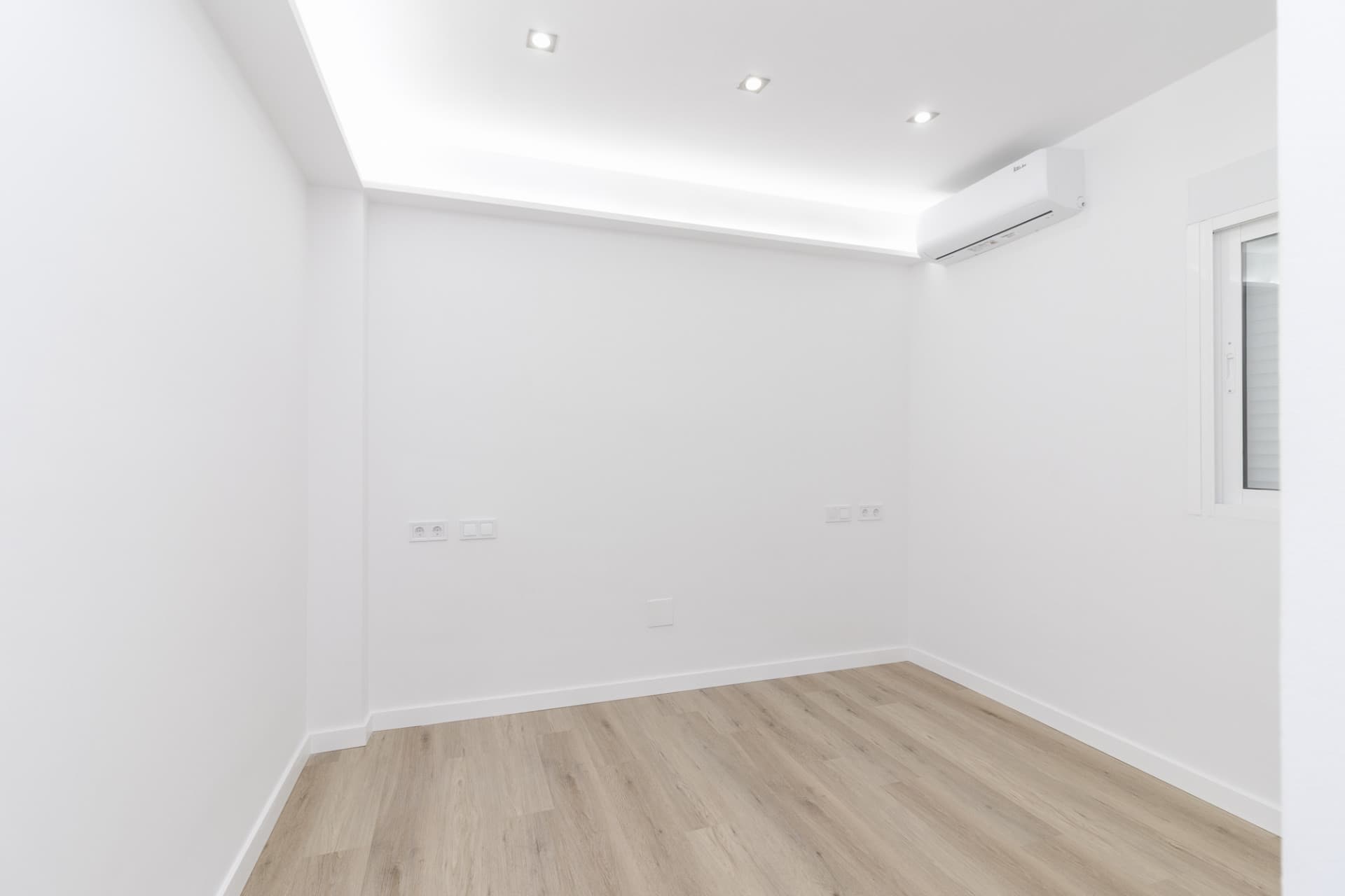 Excellent apartment för sale in the heart of Fuengirola, just 100 meters from the sea, close to all amenities and transp