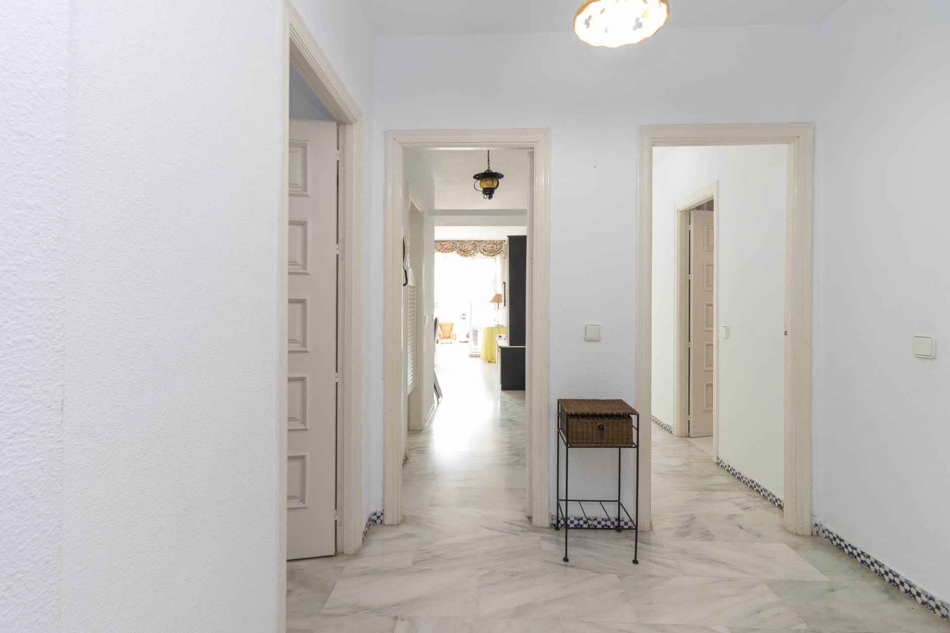 Apartment in Castillo Sohail, 2nd line to the beach, with 134 m² built, 3 bedrooms, 2 bathrooms, good condition, exterio