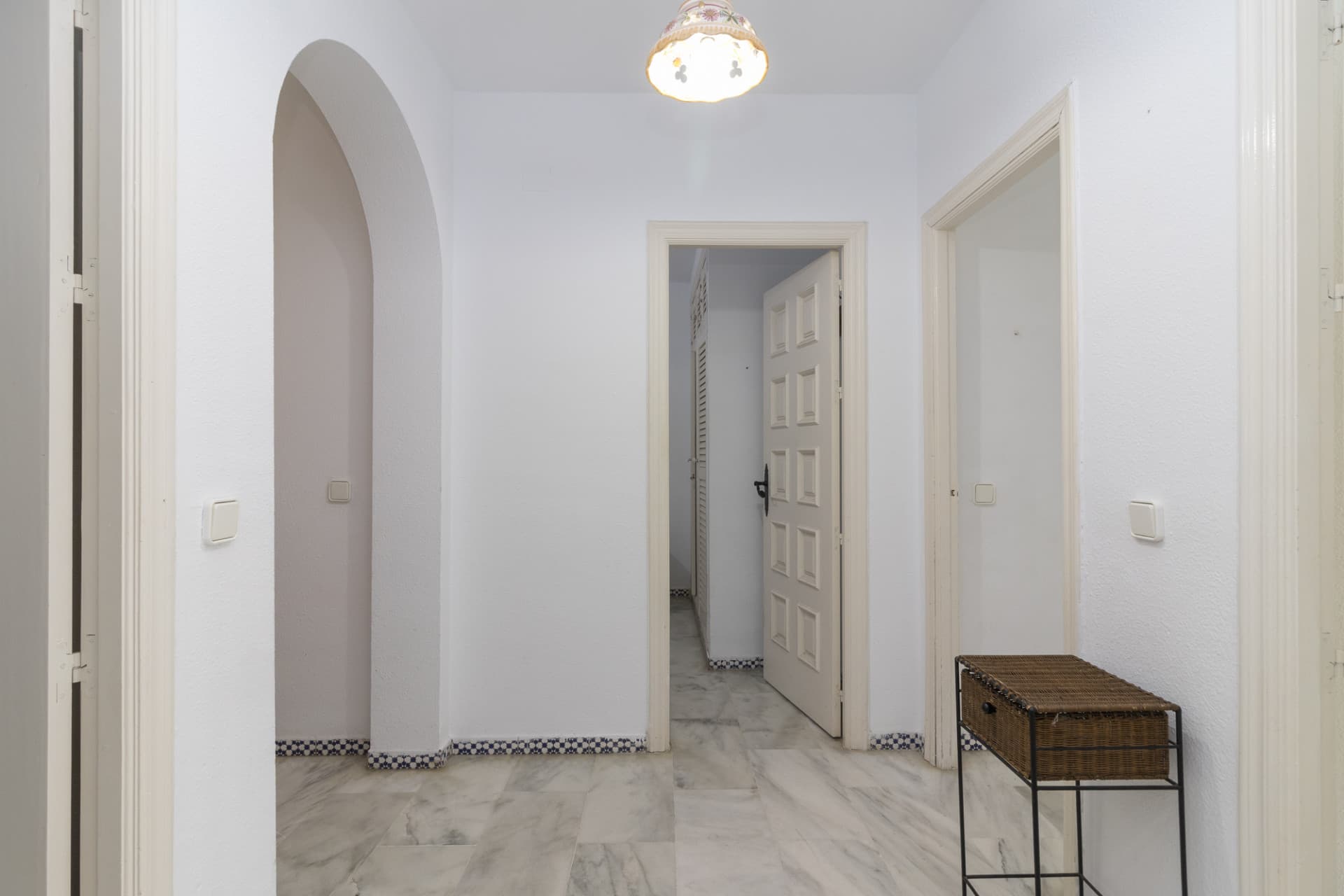 Apartment in Castillo Sohail, 2nd line to the beach, with 134 m² built, 3 bedrooms, 2 bathrooms, good condition, exterio
