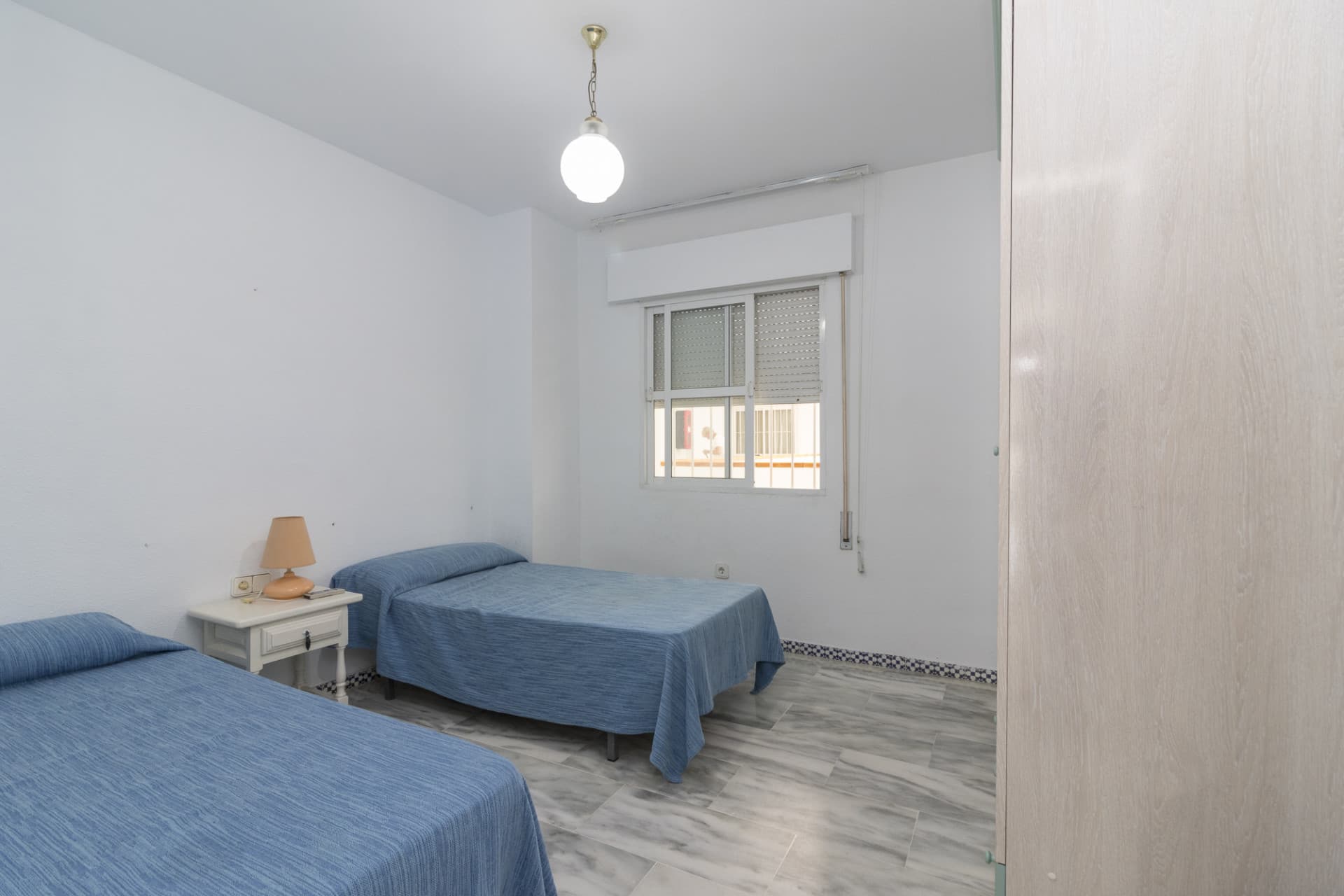 Apartment in Castillo Sohail, 2nd line to the beach, with 134 m² built, 3 bedrooms, 2 bathrooms, good condition, exterio