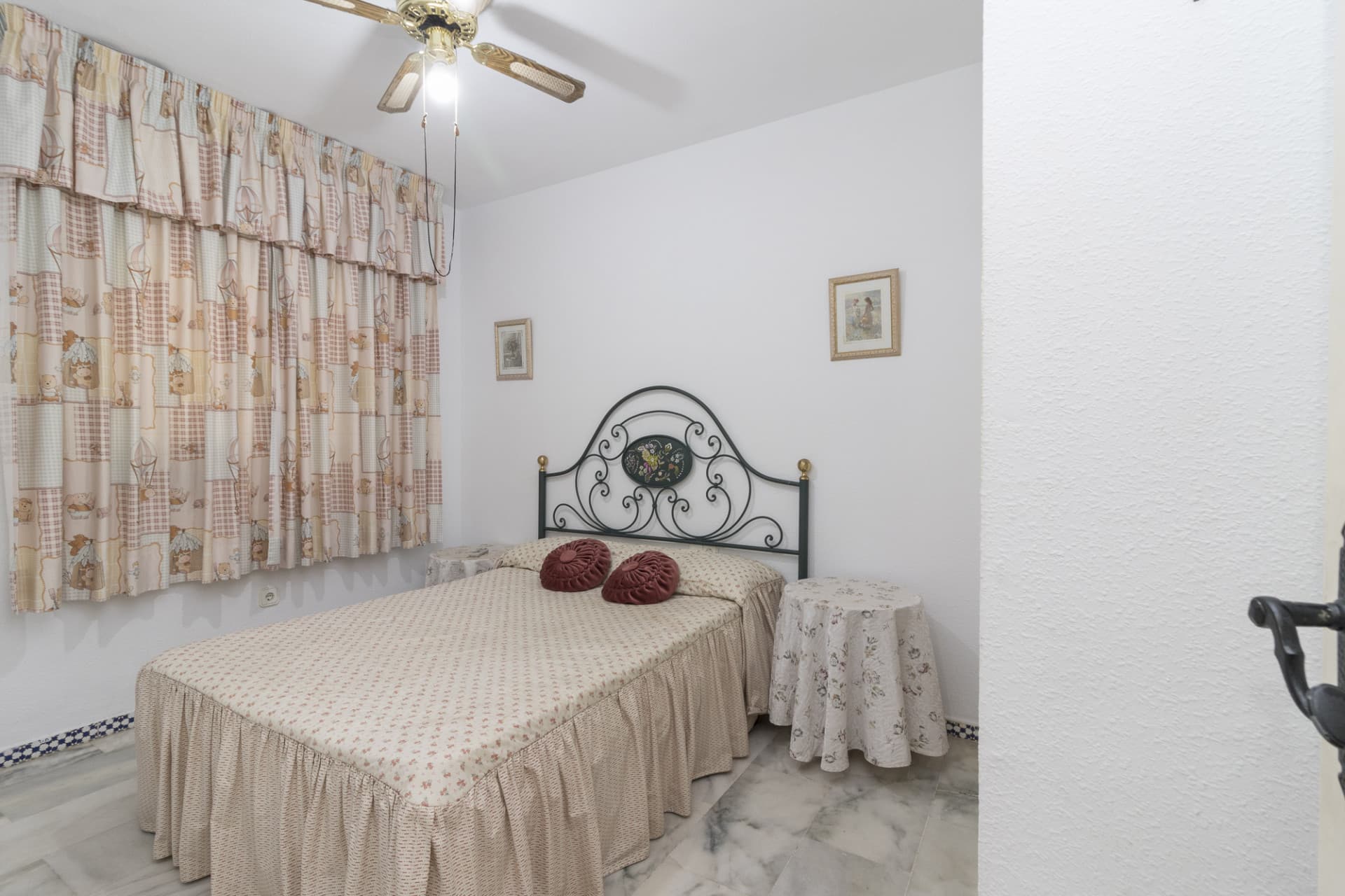 Apartment in Castillo Sohail, 2nd line to the beach, with 134 m² built, 3 bedrooms, 2 bathrooms, good condition, exterio