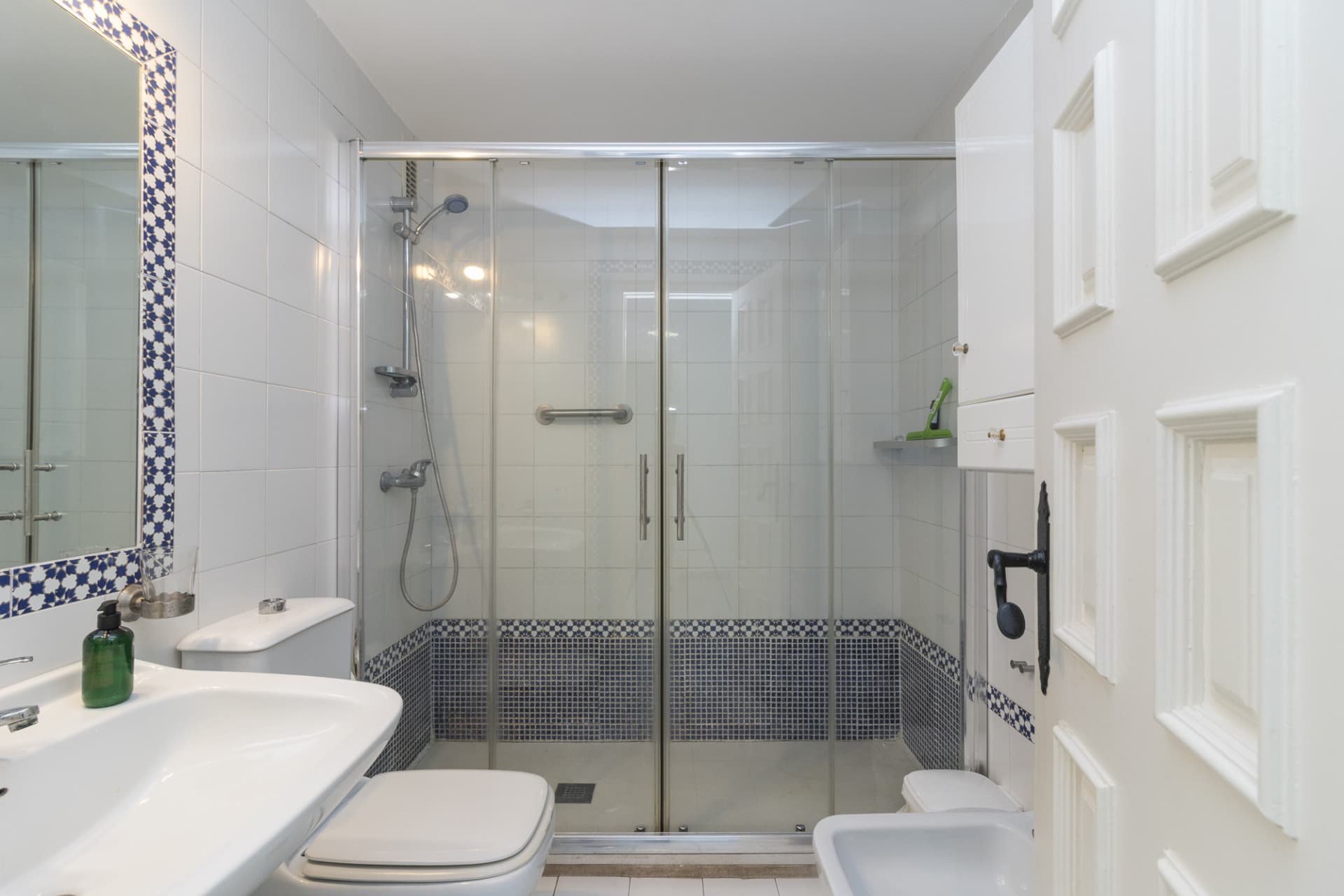Apartment in Castillo Sohail, 2nd line to the beach, with 134 m² built, 3 bedrooms, 2 bathrooms, good condition, exterio