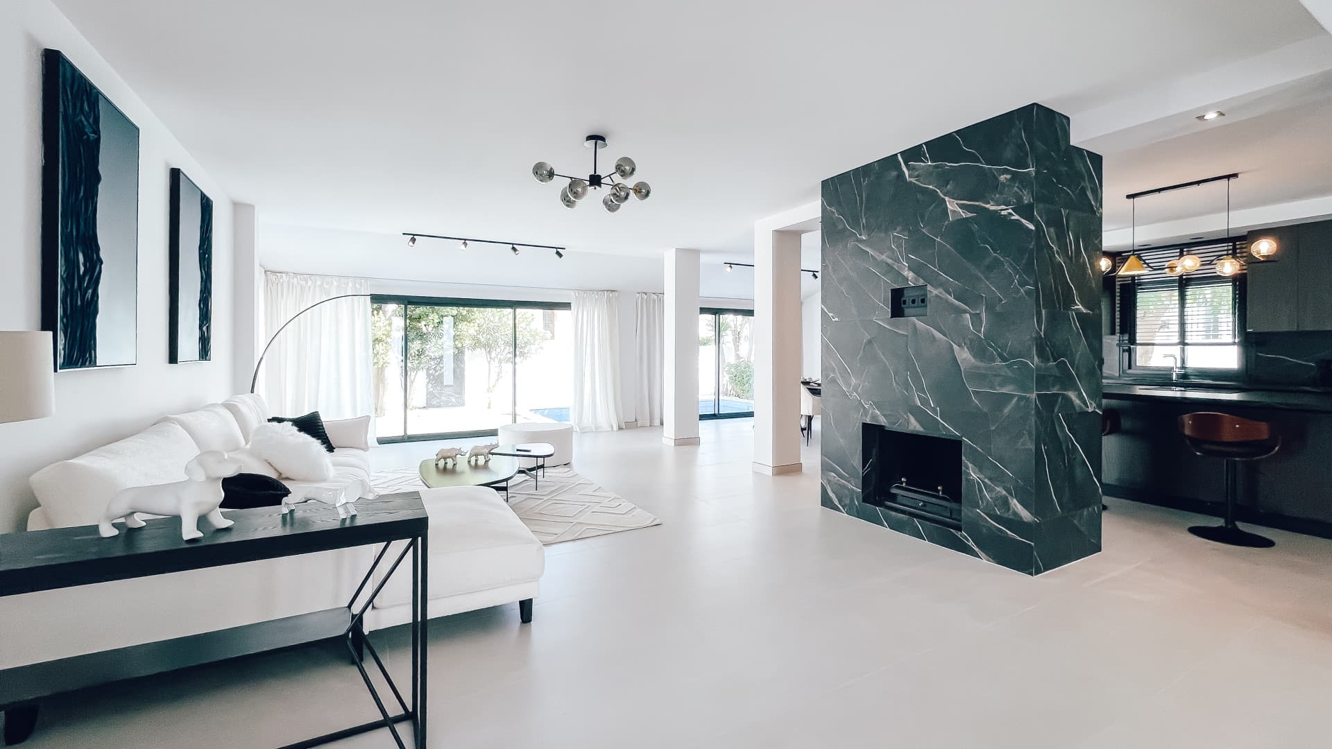 A spacious high-end detached house/villa is for sale, located in the exclusive area of Rodeo Alto (Marbella)