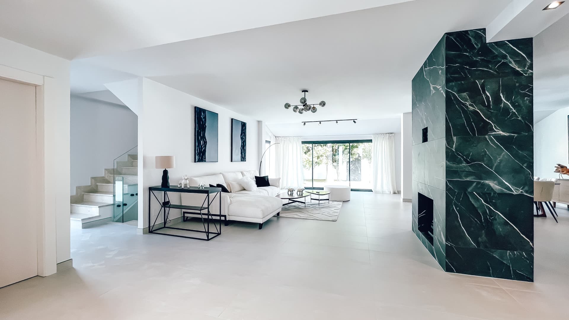 A spacious high-end detached house/villa is for sale, located in the exclusive area of Rodeo Alto (Marbella)