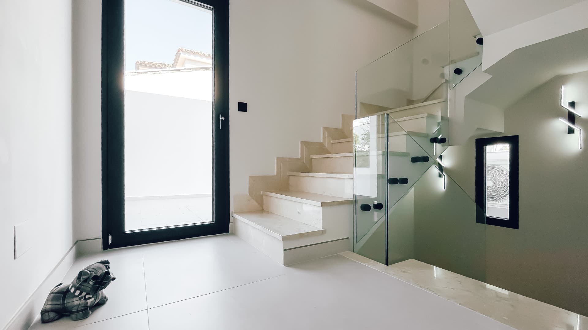 A spacious high-end detached house/villa is for sale, located in the exclusive area of Rodeo Alto (Marbella)