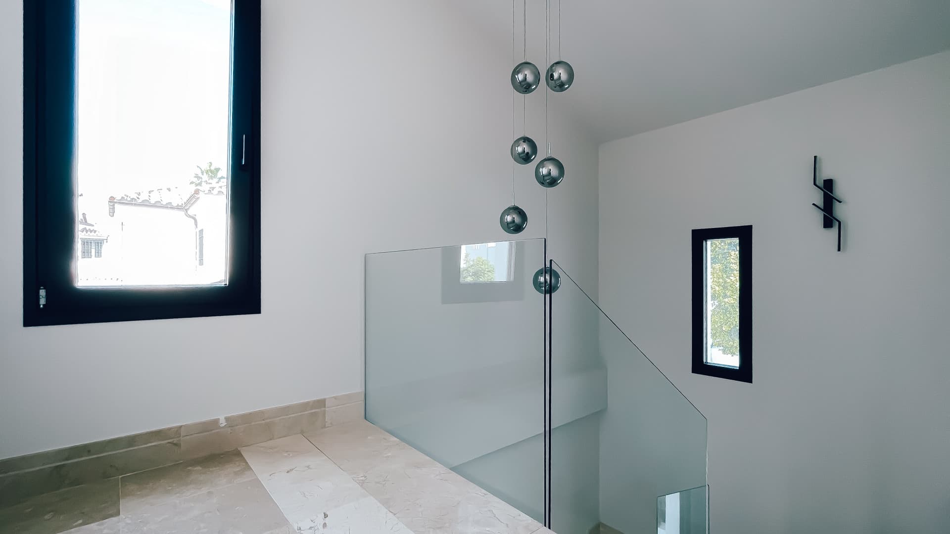 A spacious high-end detached house/villa is for sale, located in the exclusive area of Rodeo Alto (Marbella)