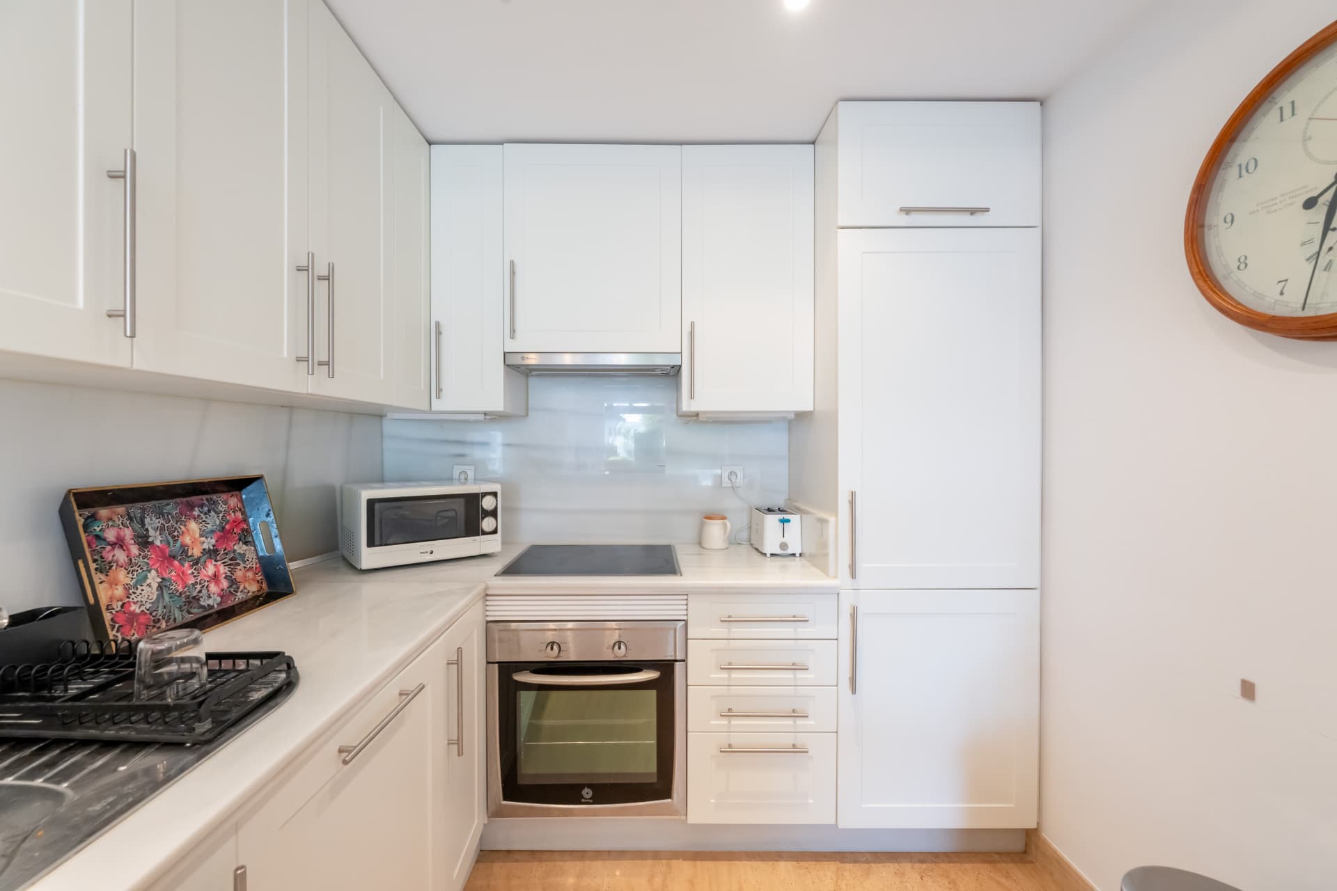 This delightful 2 bed apartment is flooded with light and enjoys the sun all day due to its South and West facing terrac