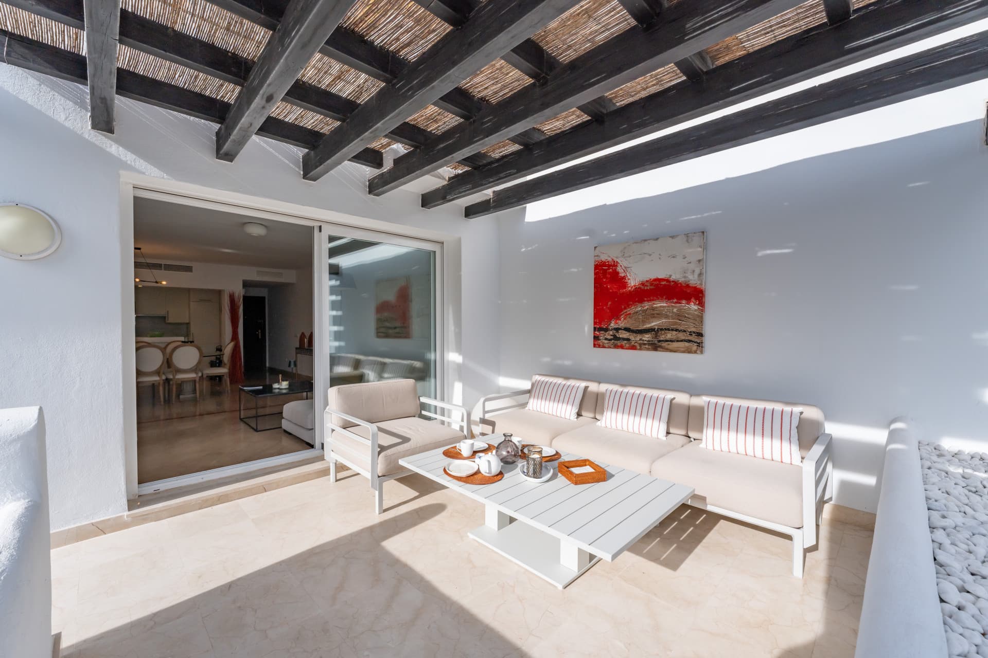 This delightful 2 bed apartment is flooded with light and enjoys the sun all day due to its South and West facing terrac