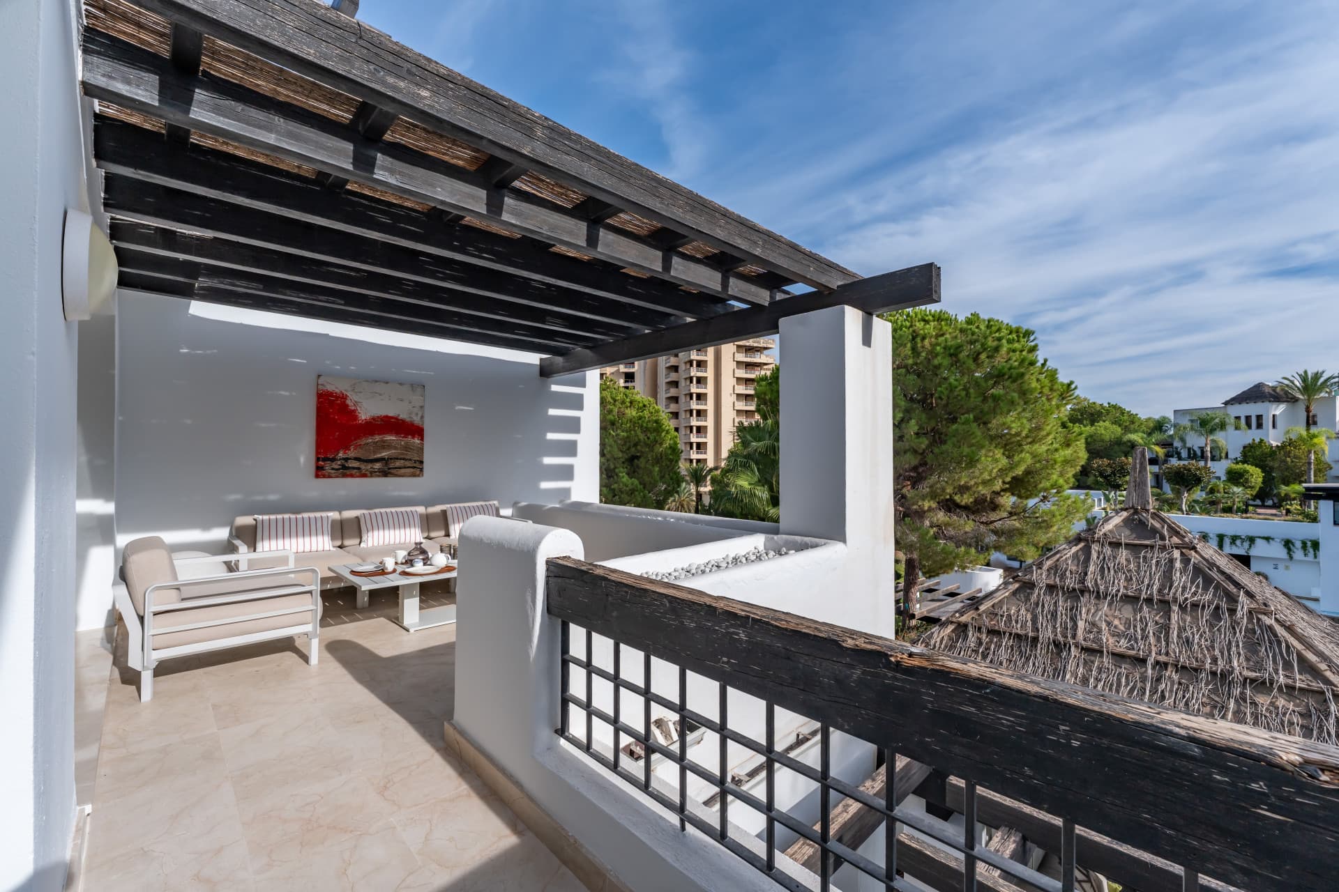 This delightful 2 bed apartment is flooded with light and enjoys the sun all day due to its South and West facing terrac