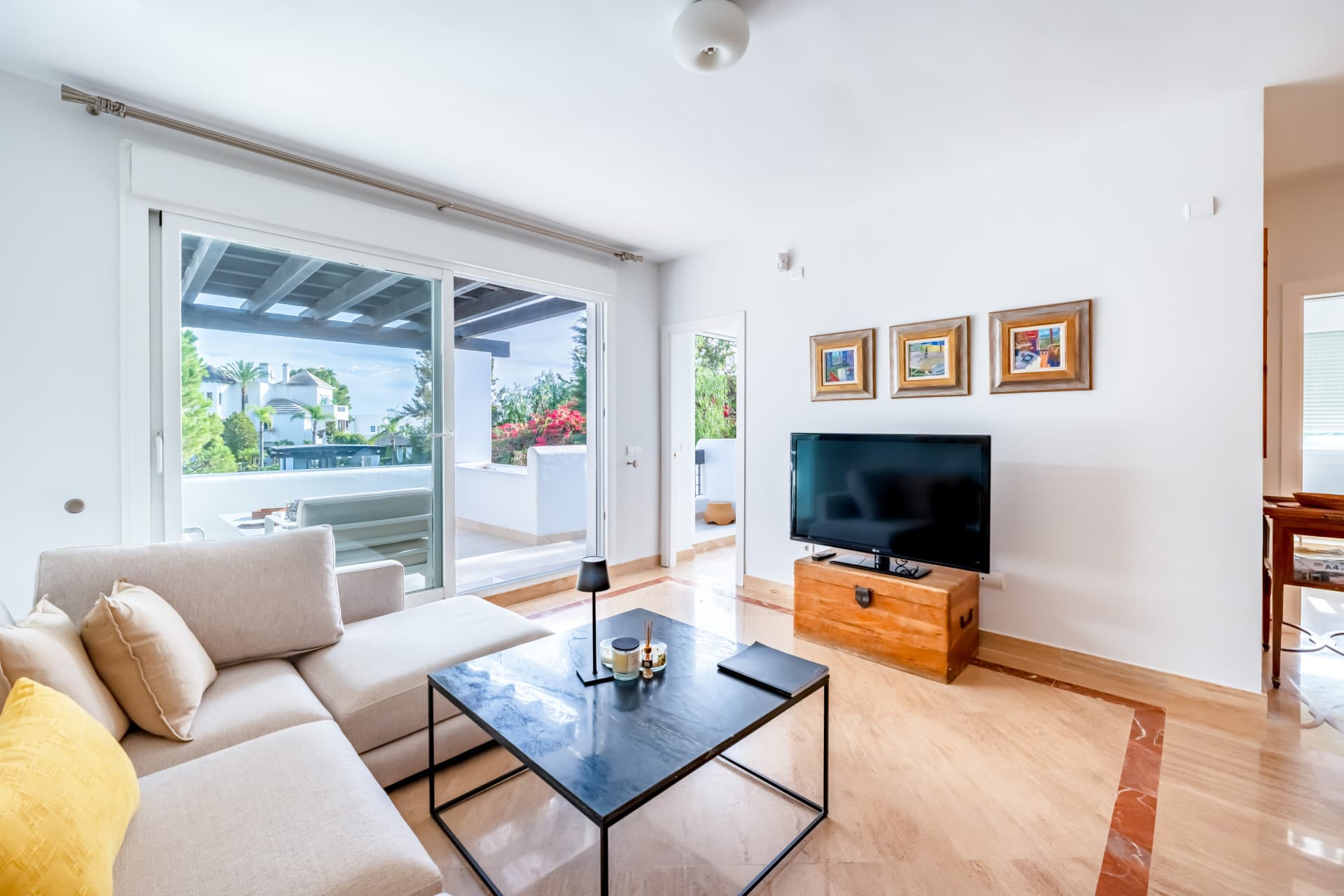 This delightful 2 bed apartment is flooded with light and enjoys the sun all day due to its South and West facing terrac