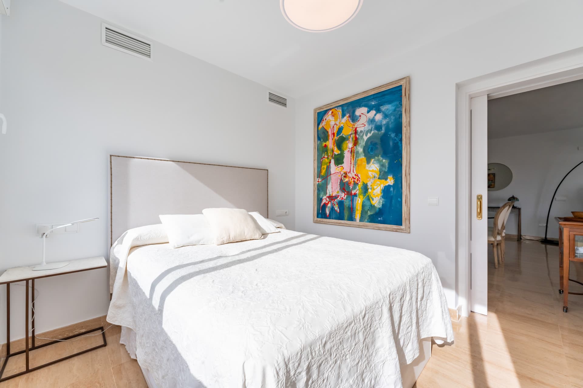 This delightful 2 bed apartment is flooded with light and enjoys the sun all day due to its South and West facing terrac