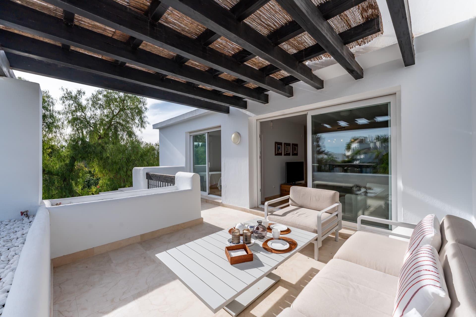 This delightful 2 bed apartment is flooded with light and enjoys the sun all day due to its South and West facing terrac