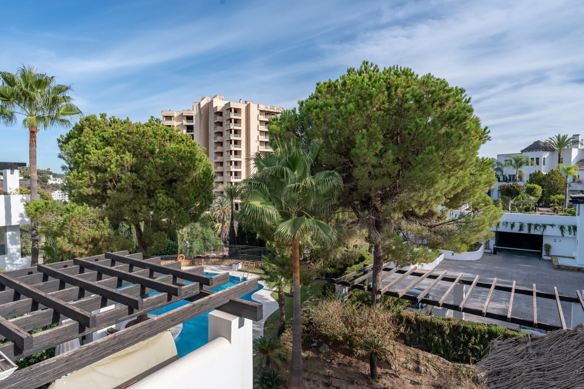 This delightful 2 bed apartment is flooded with light and enjoys the sun all day due to its South and West facing terrac