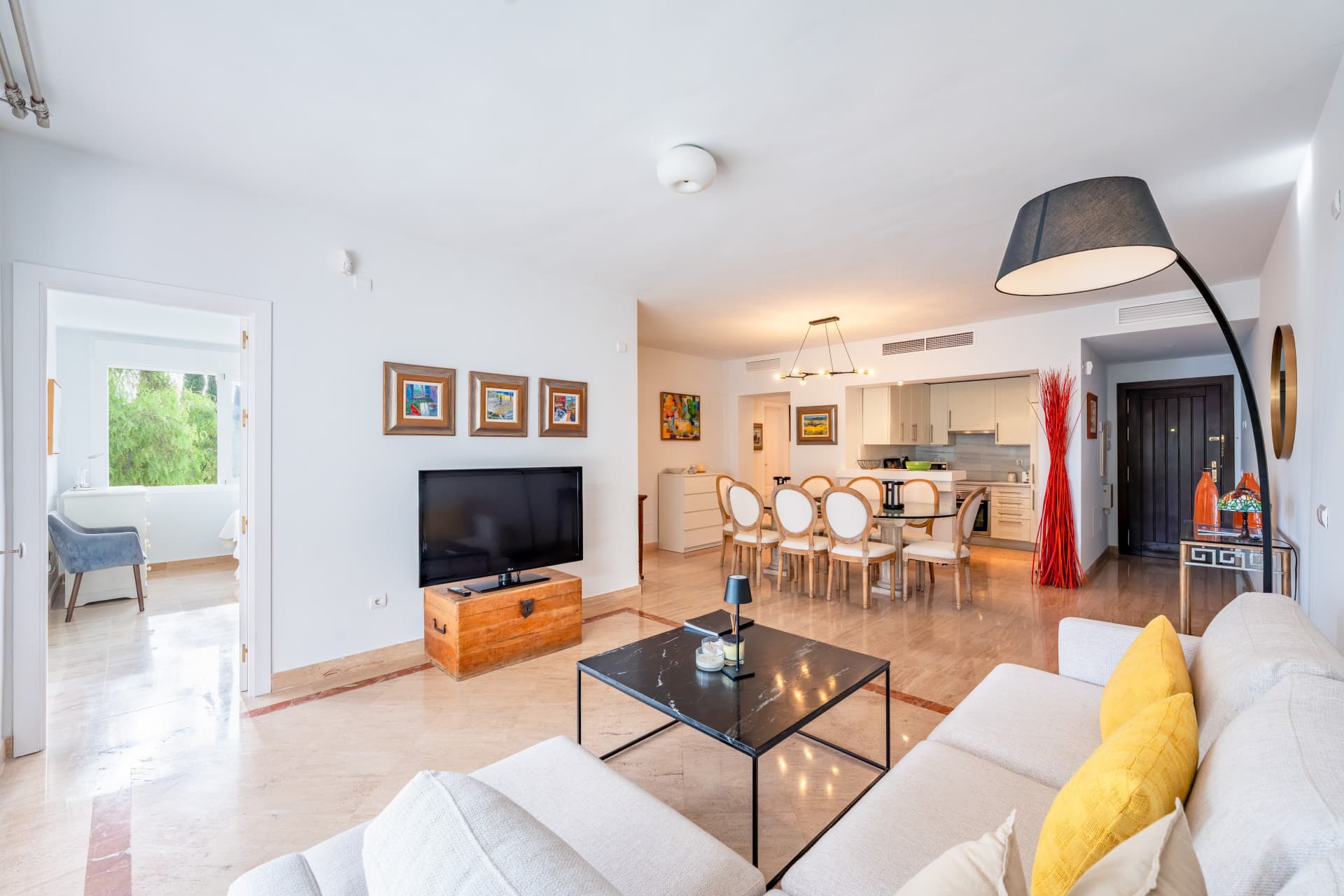 This delightful 2 bed apartment is flooded with light and enjoys the sun all day due to its South and West facing terrac
