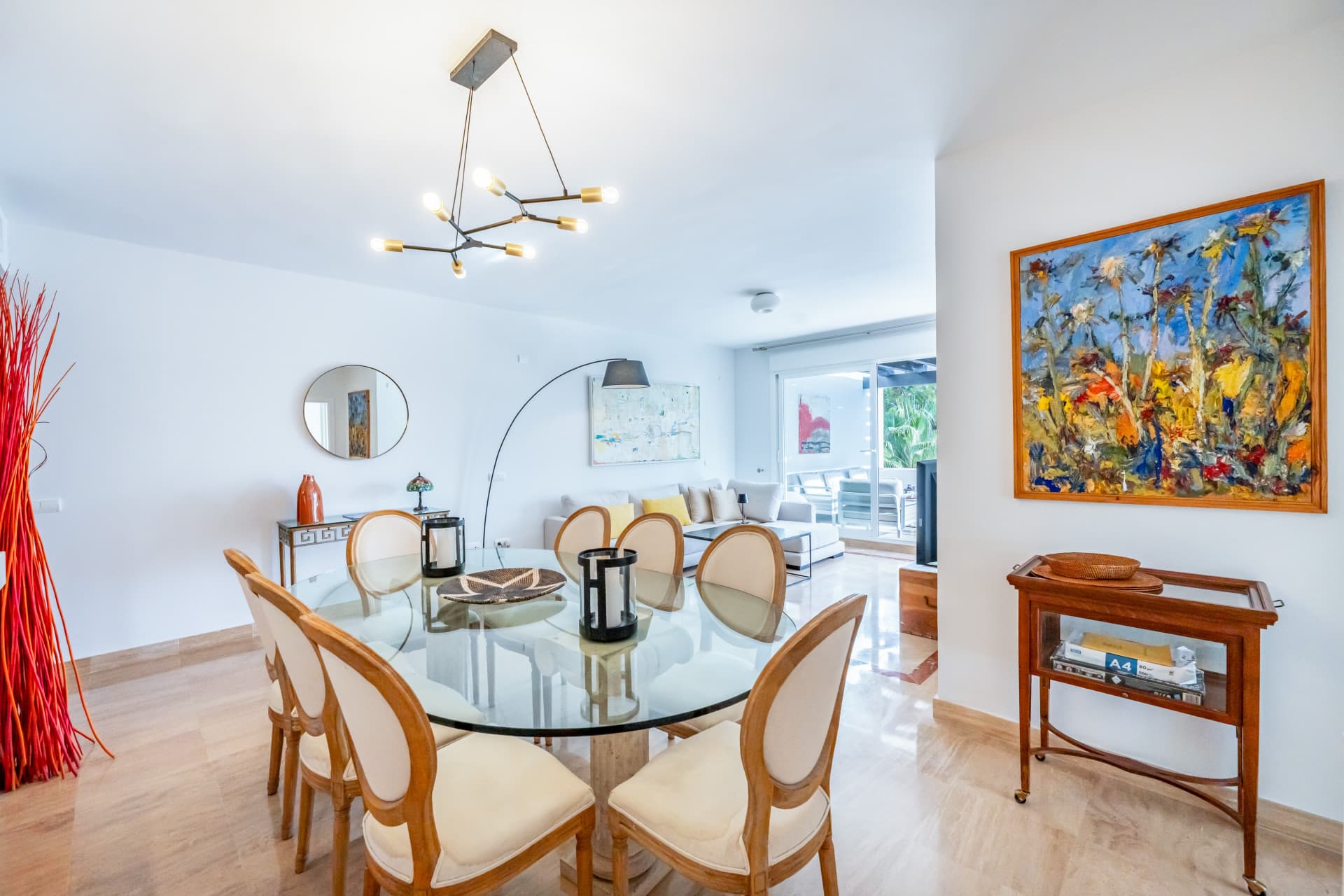 This delightful 2 bed apartment is flooded with light and enjoys the sun all day due to its South and West facing terrac