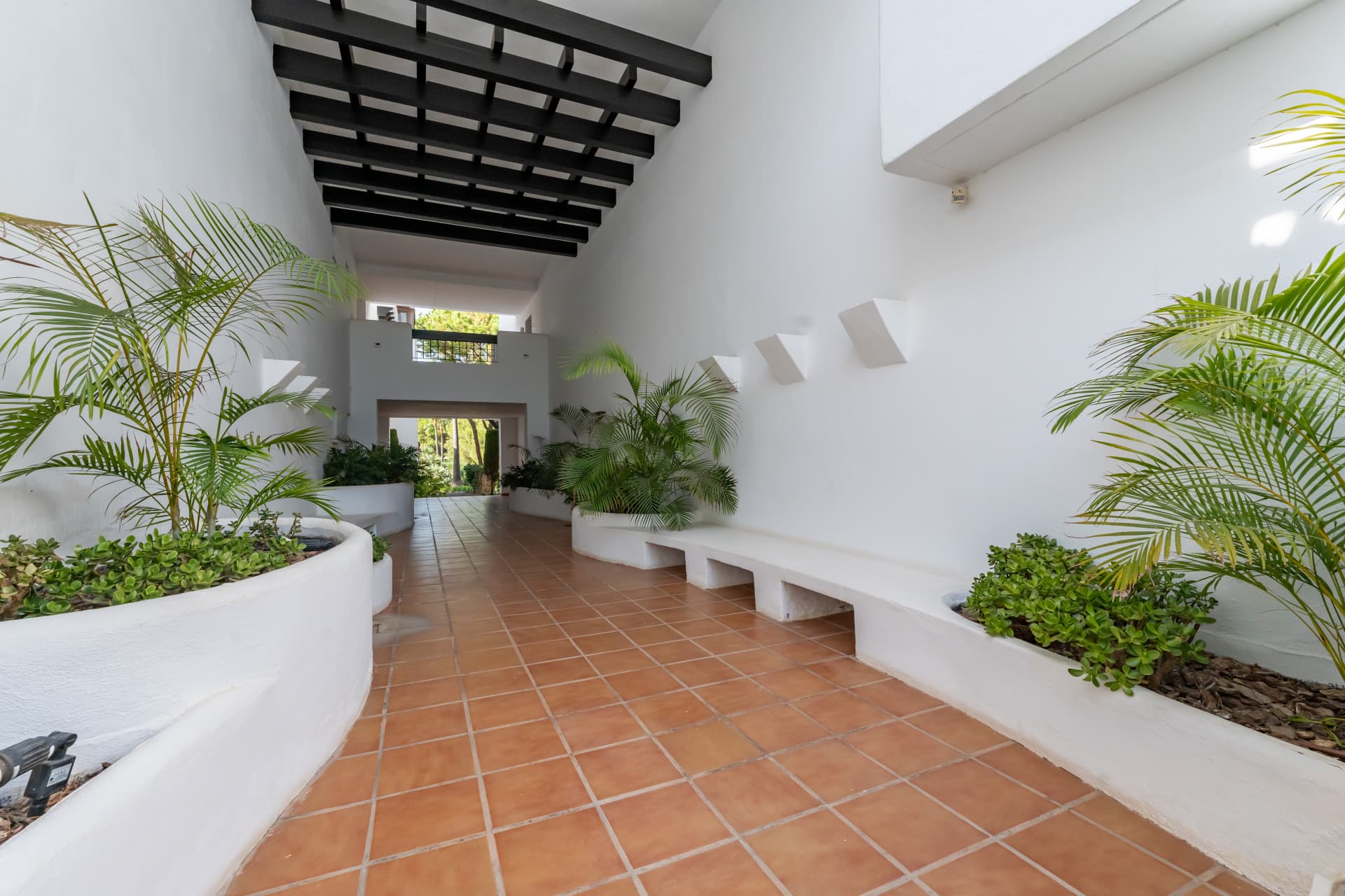 This delightful 2 bed apartment is flooded with light and enjoys the sun all day due to its South and West facing terrac