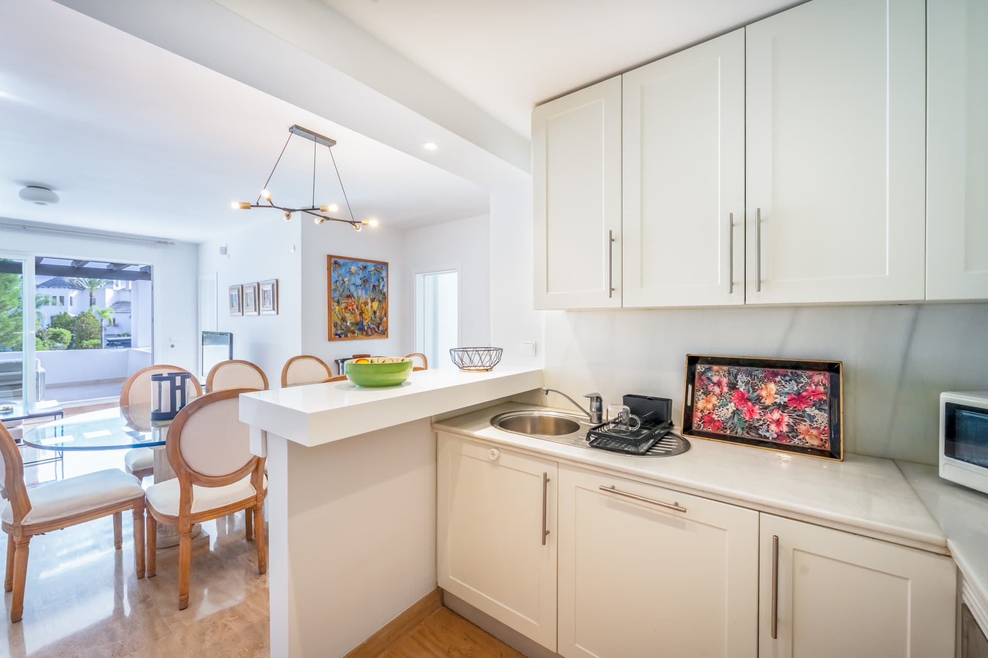 This delightful 2 bed apartment is flooded with light and enjoys the sun all day due to its South and West facing terrac
