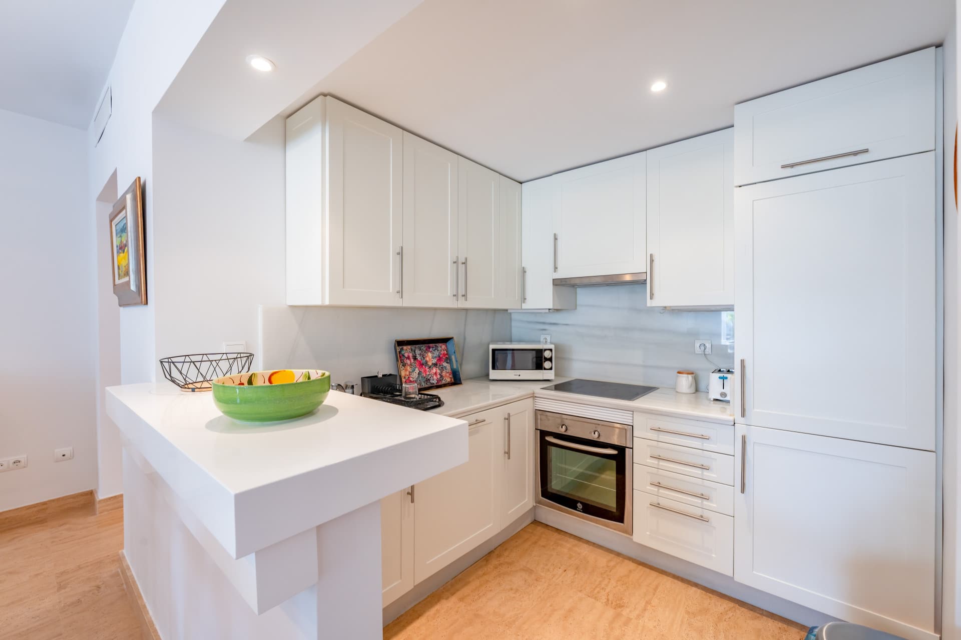 This delightful 2 bed apartment is flooded with light and enjoys the sun all day due to its South and West facing terrac