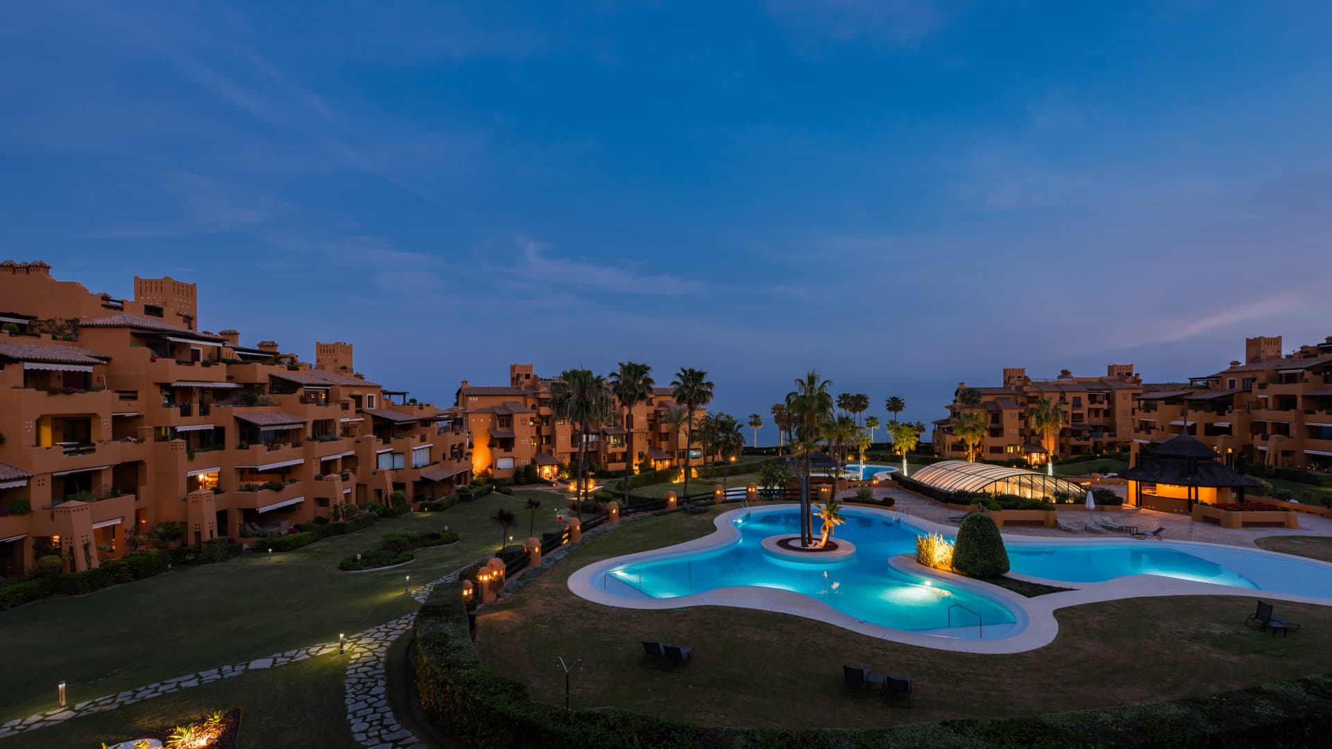 Los Granados del Mar on the New Golden Mile