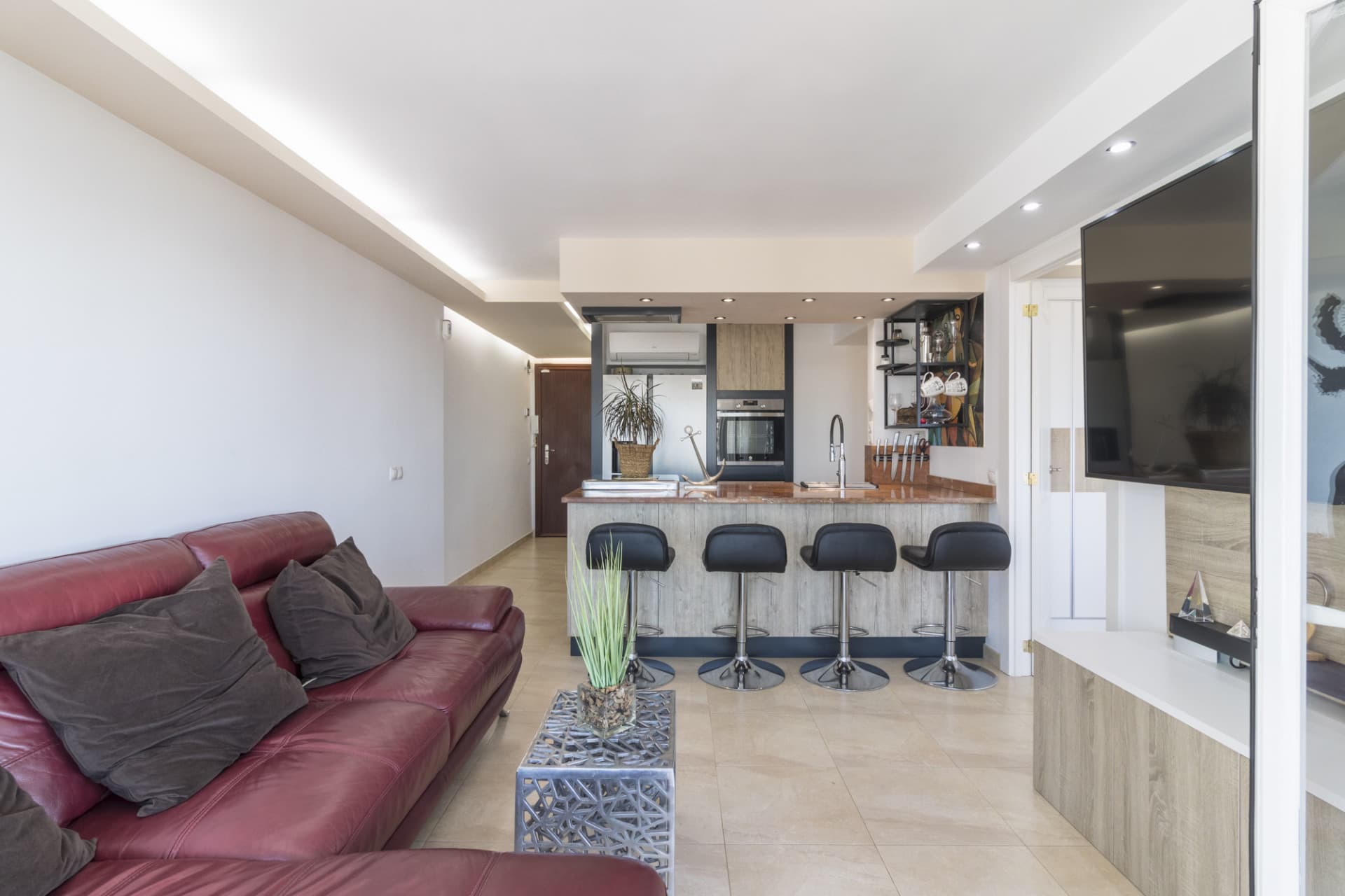 Wonderful apartment for sale, with an excellent location, sea views, surrounded by amenities, and just a few minutes' wa