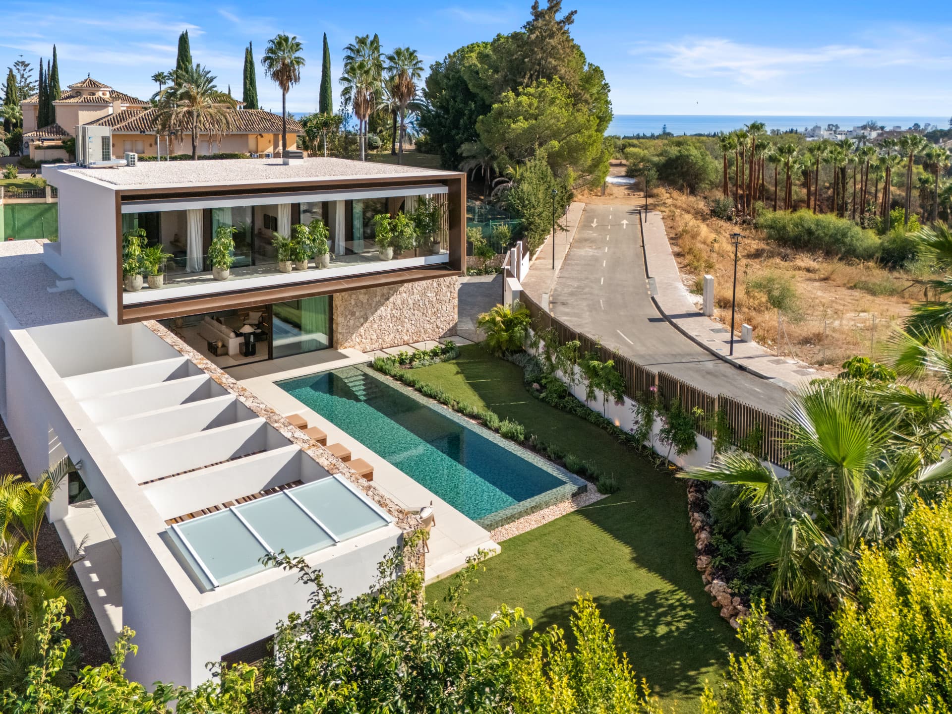 Set within the lush green hills of Marbella, this villa seamlessly integrates into its natural surroundings while showca