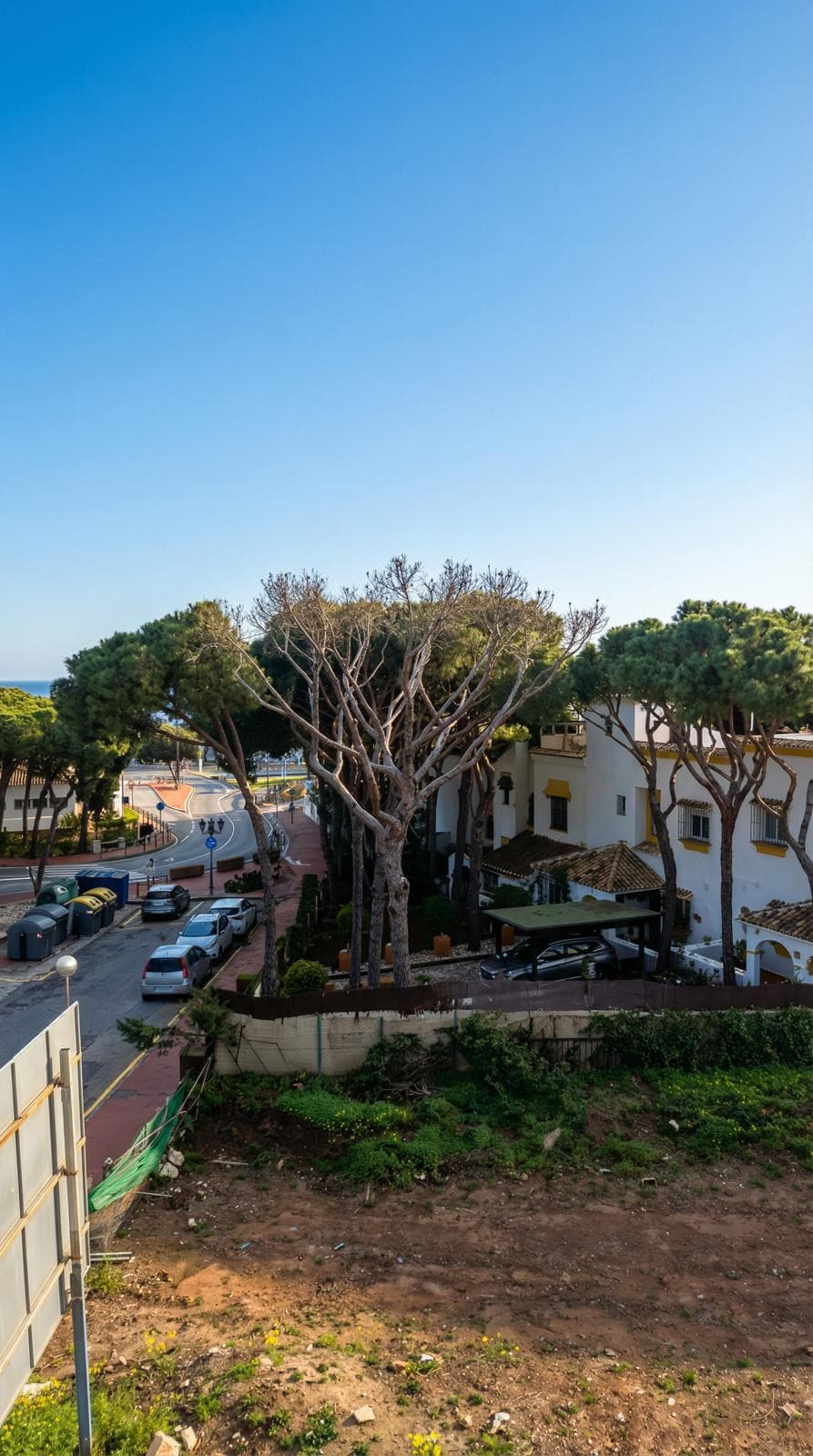 An investment plot featuring an approved project and a valid building permit for the construction of an aparthotel in Ca
