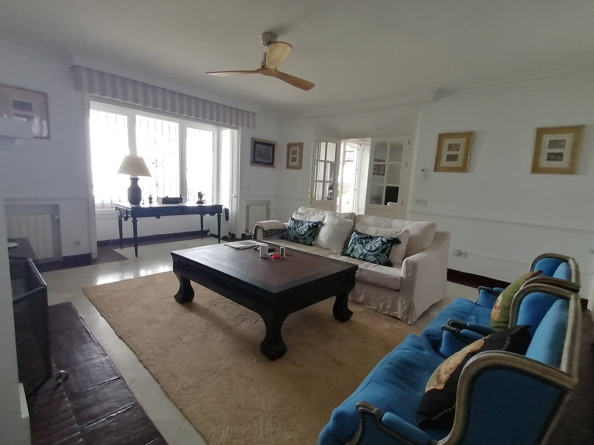 A spectacular and majestic beachfront property set on a large plot in the sought-after area of Guadalmina Baja
