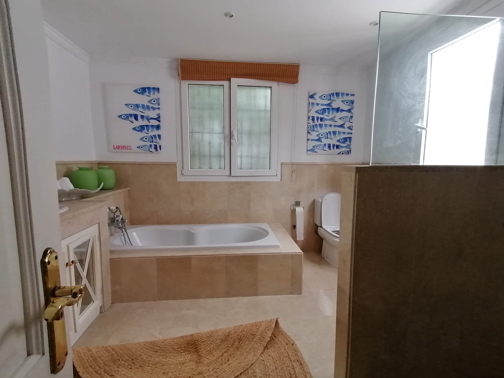 A spectacular and majestic beachfront property set on a large plot in the sought-after area of Guadalmina Baja