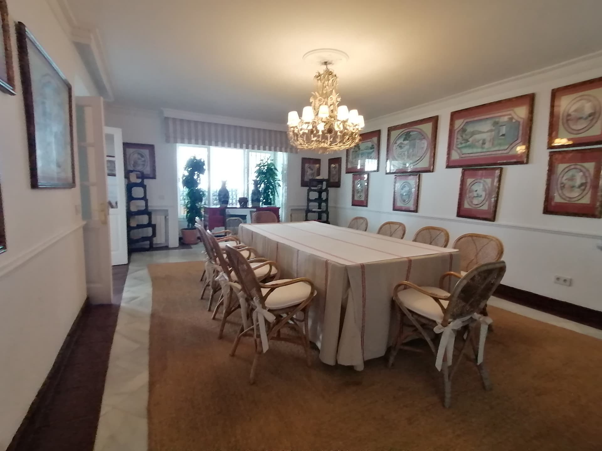 A spectacular and majestic beachfront property set on a large plot in the sought-after area of Guadalmina Baja