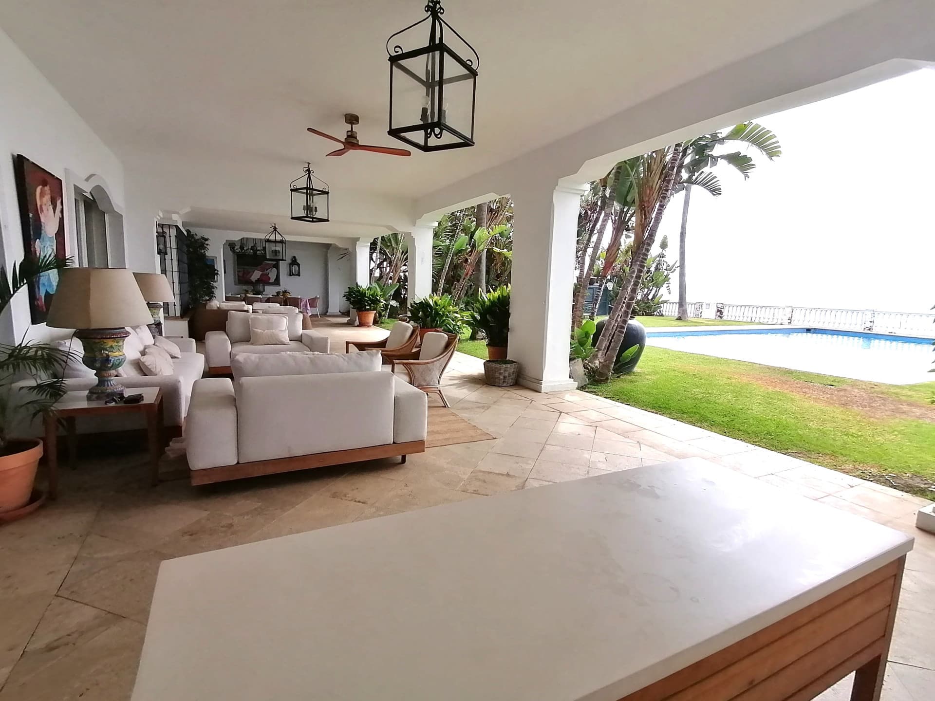A spectacular and majestic beachfront property set on a large plot in the sought-after area of Guadalmina Baja